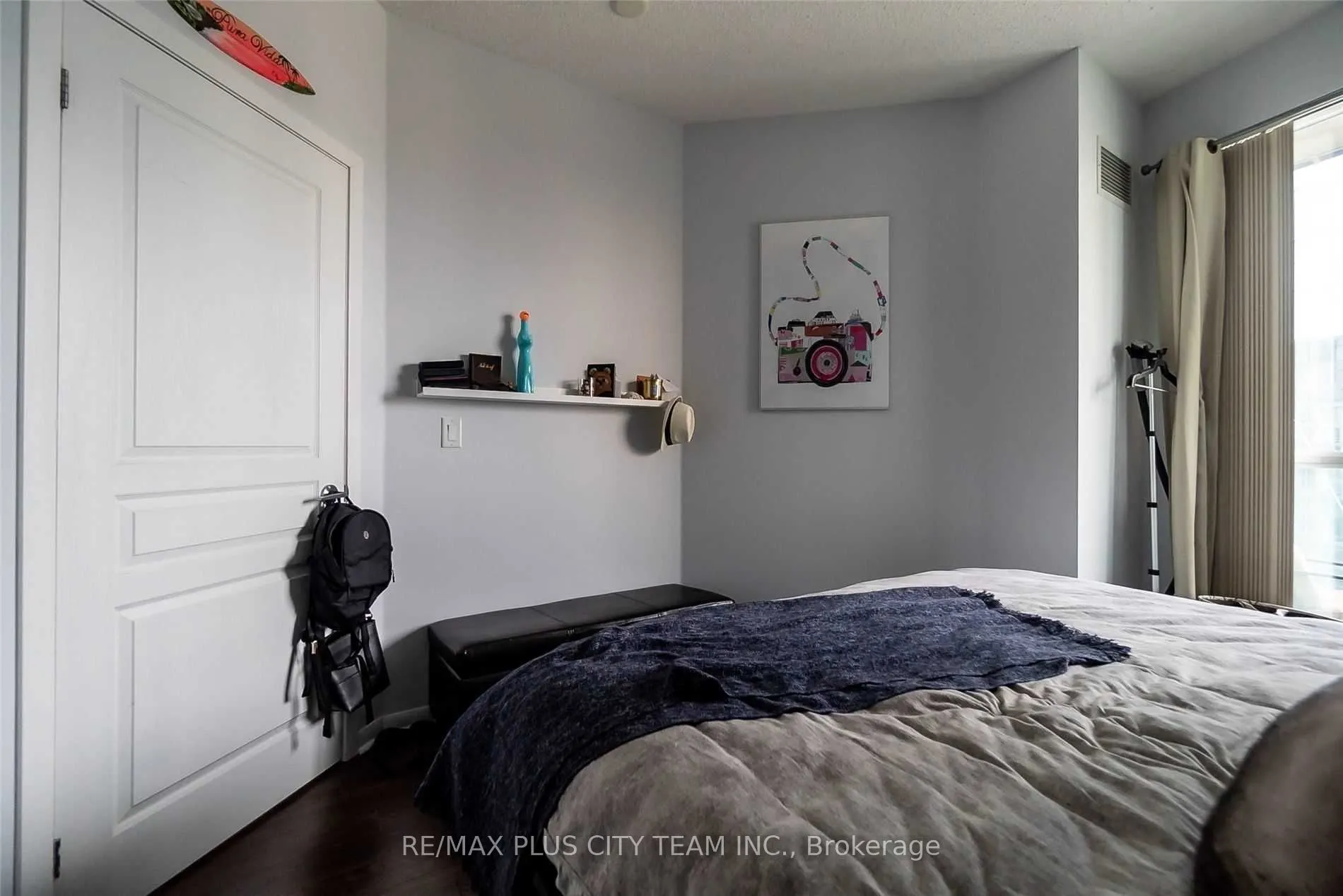 18 Yonge Street, #3702