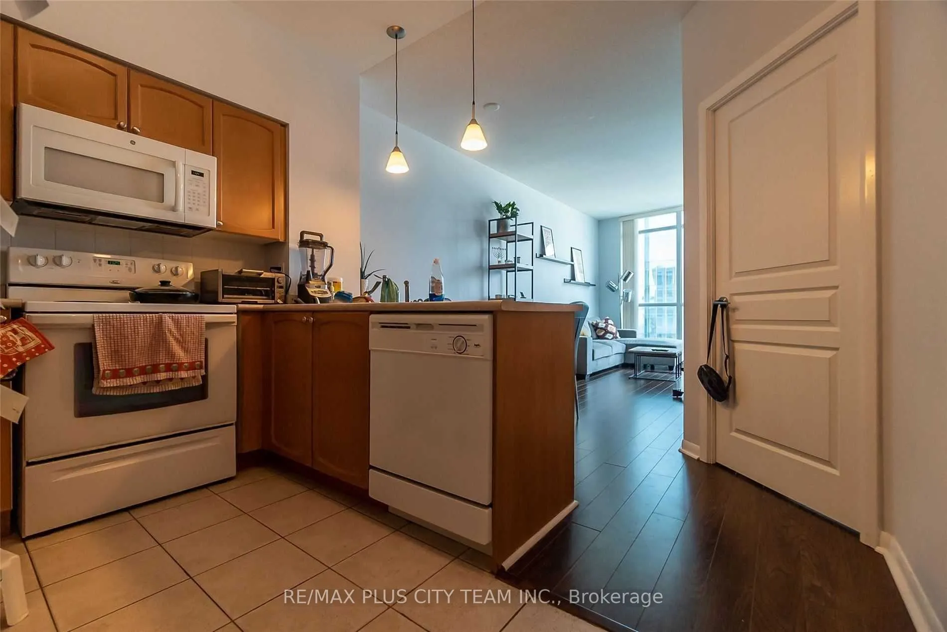 18 Yonge Street, #3702