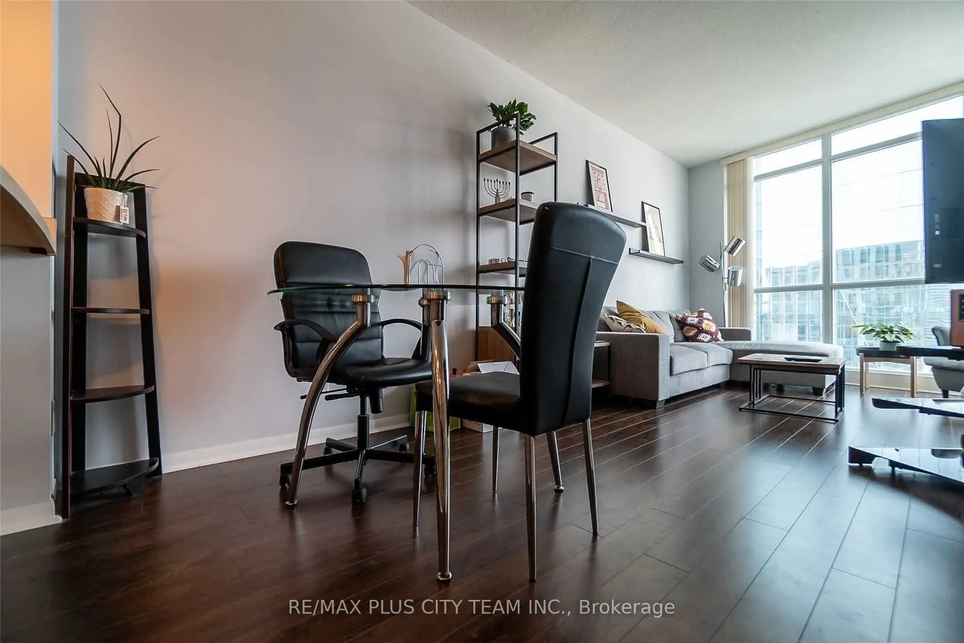 18 Yonge Street, #3702