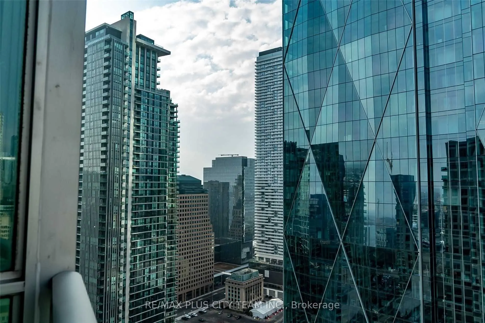 18 Yonge Street, #3702