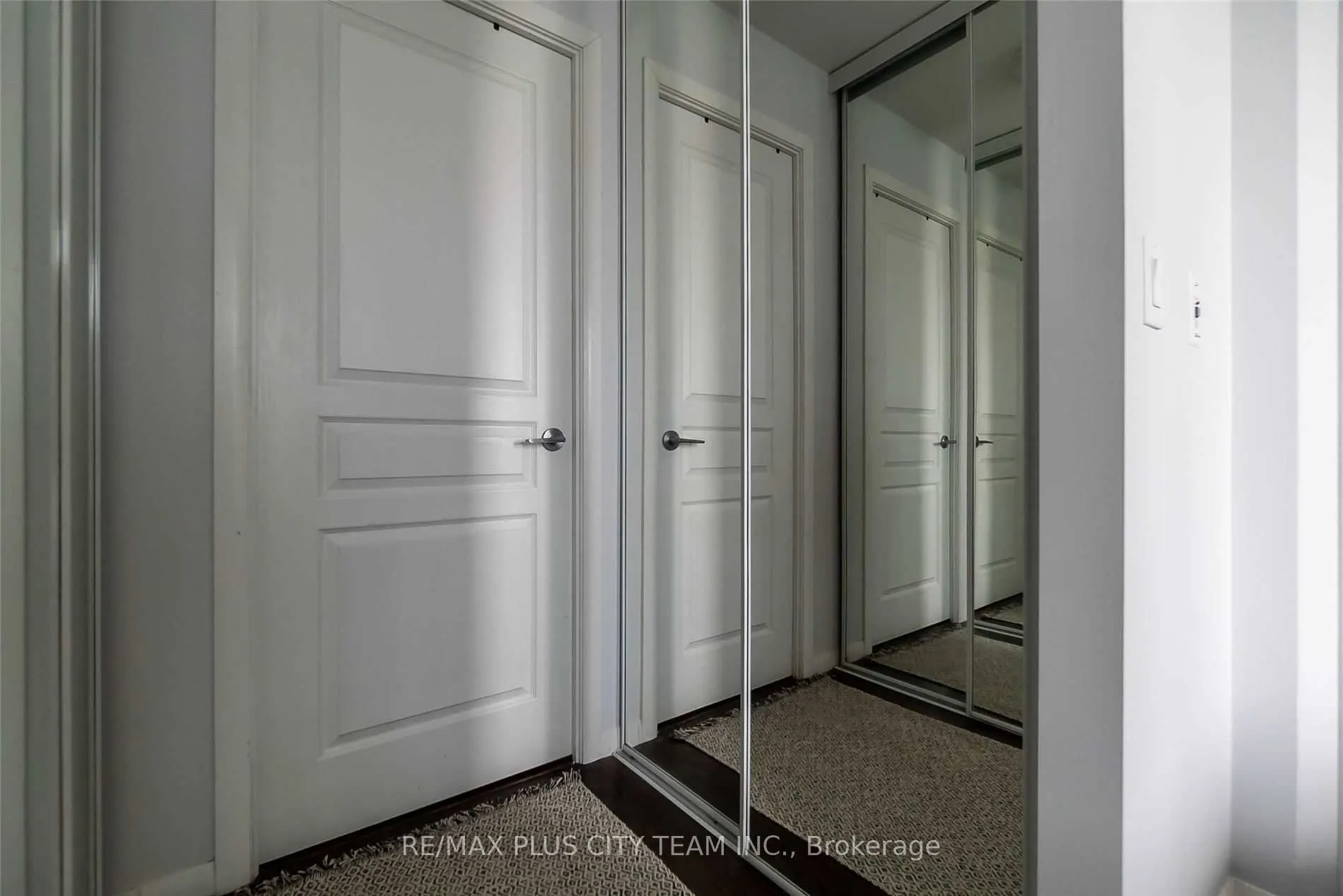 18 Yonge Street, #3702