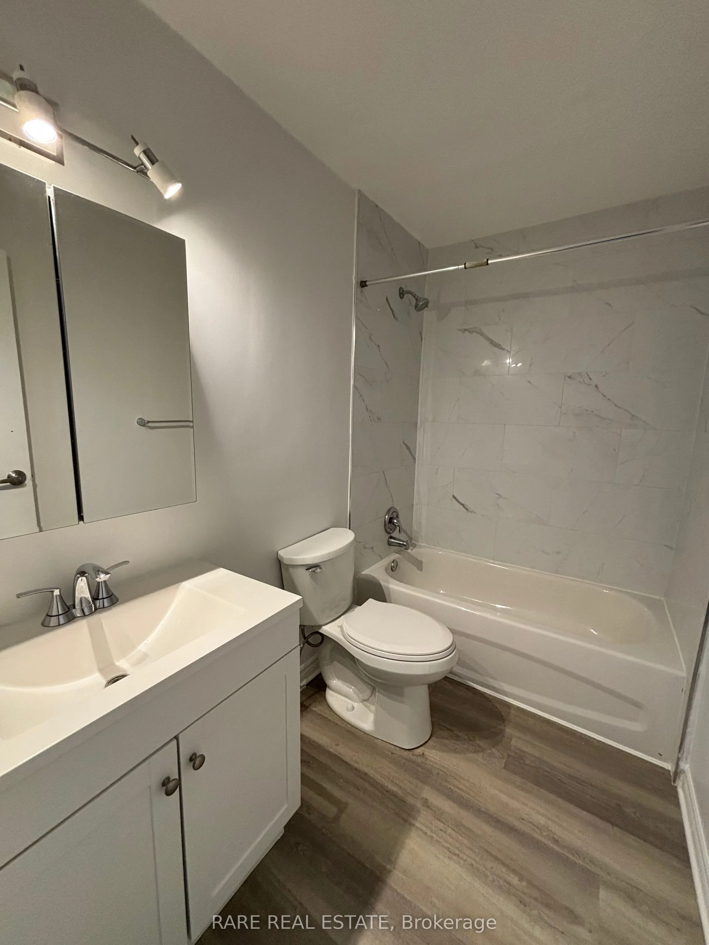 253 Augusta Avenue, #4