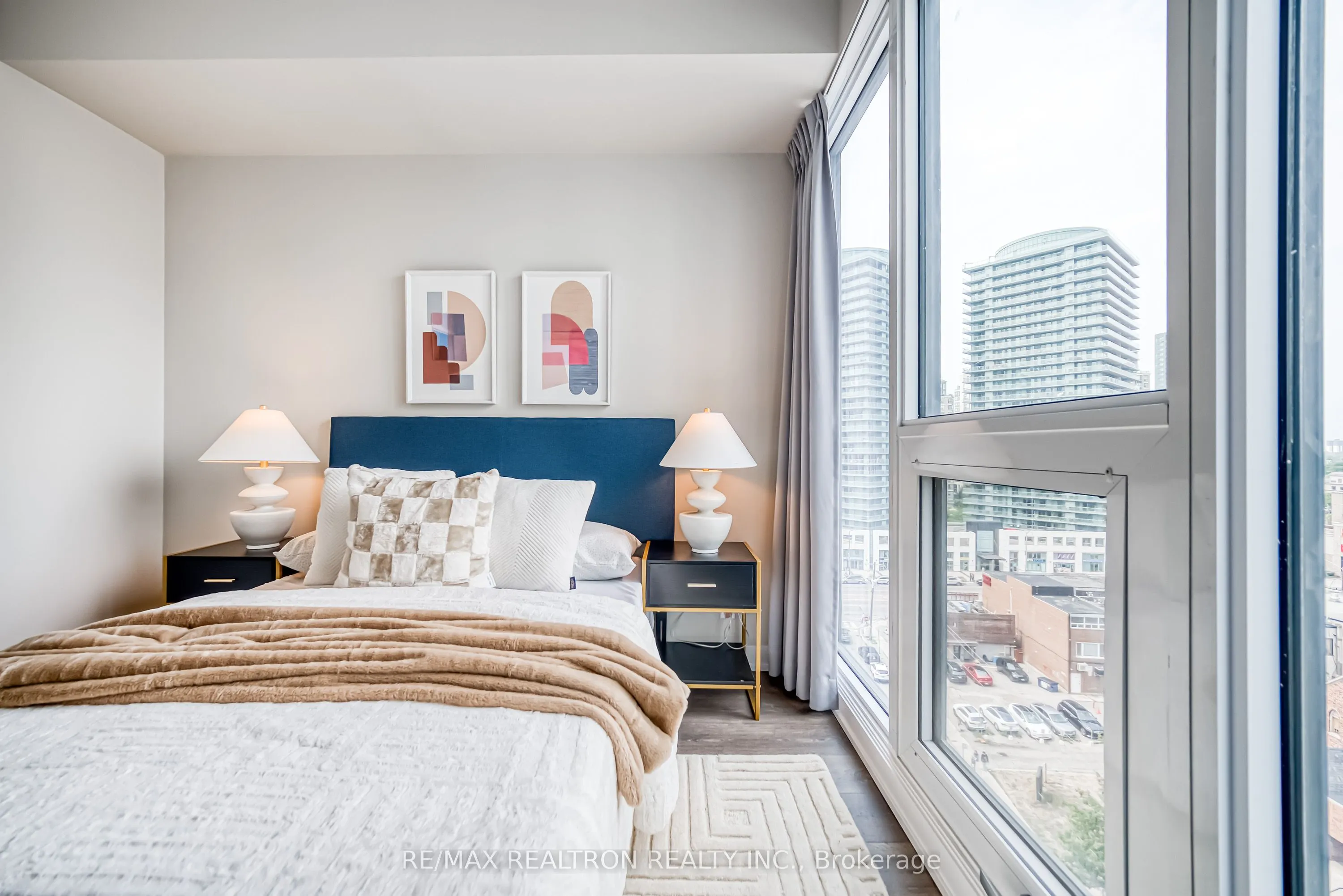 15 Holmes Avenue, #908