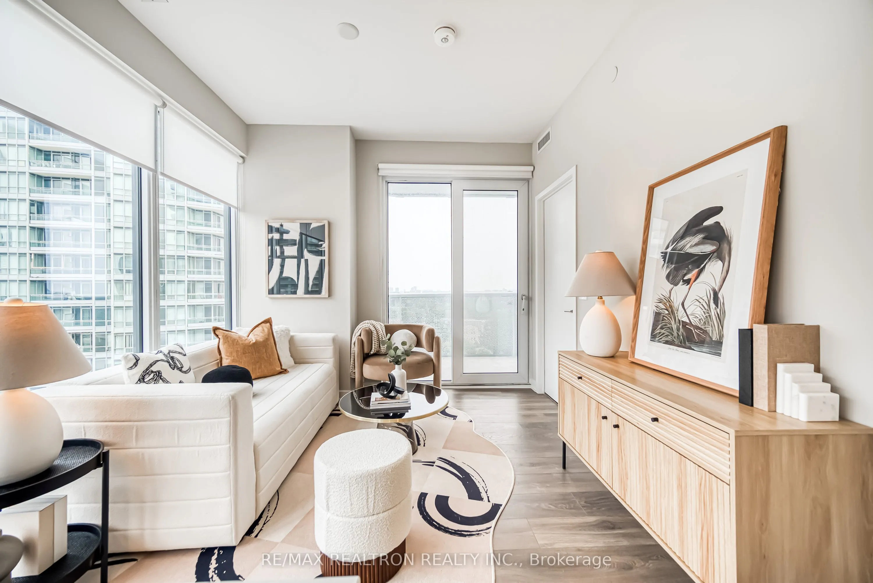 15 Holmes Avenue, #908