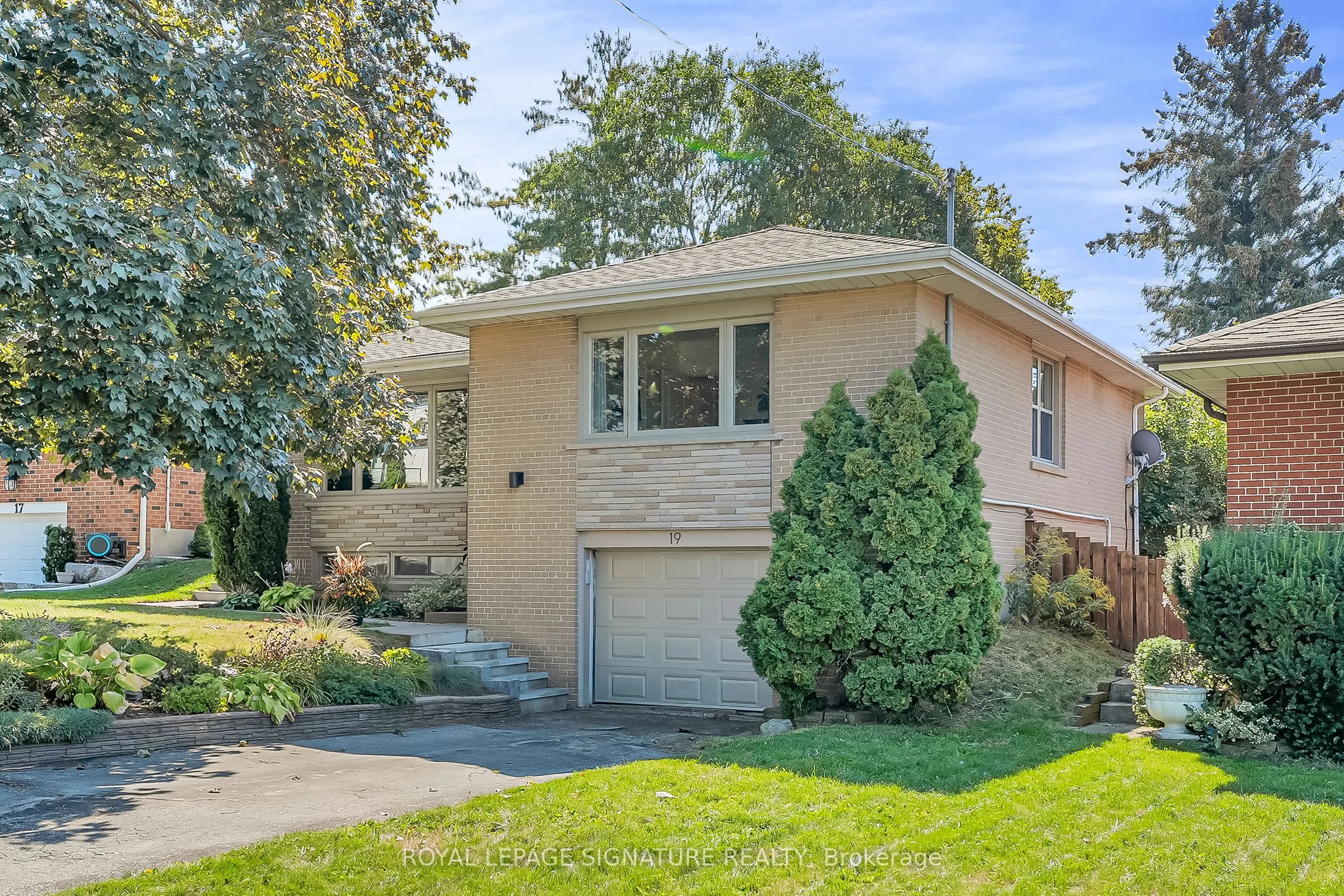 19 Caronport Crescent