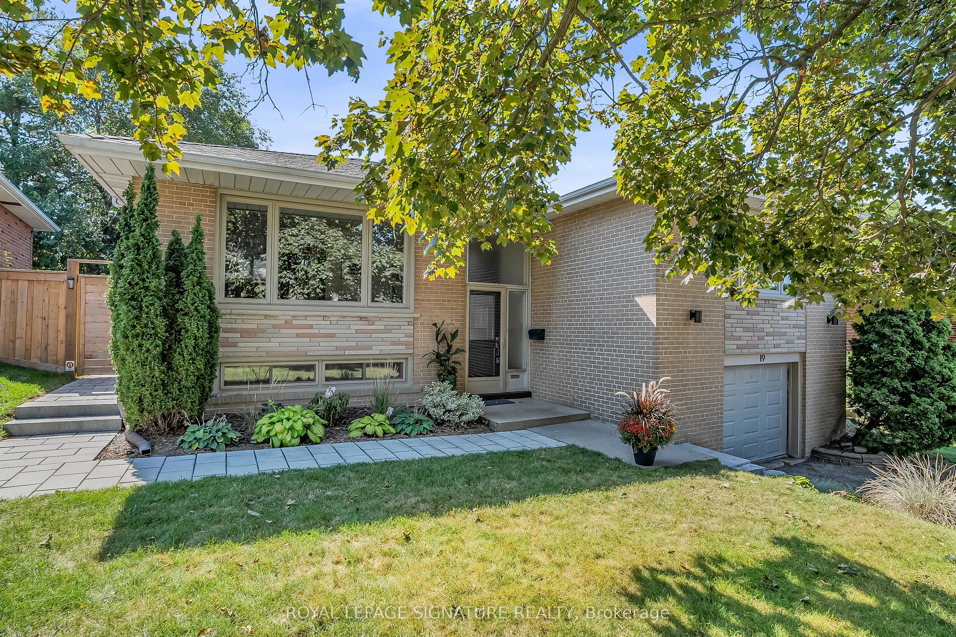 19 Caronport Crescent