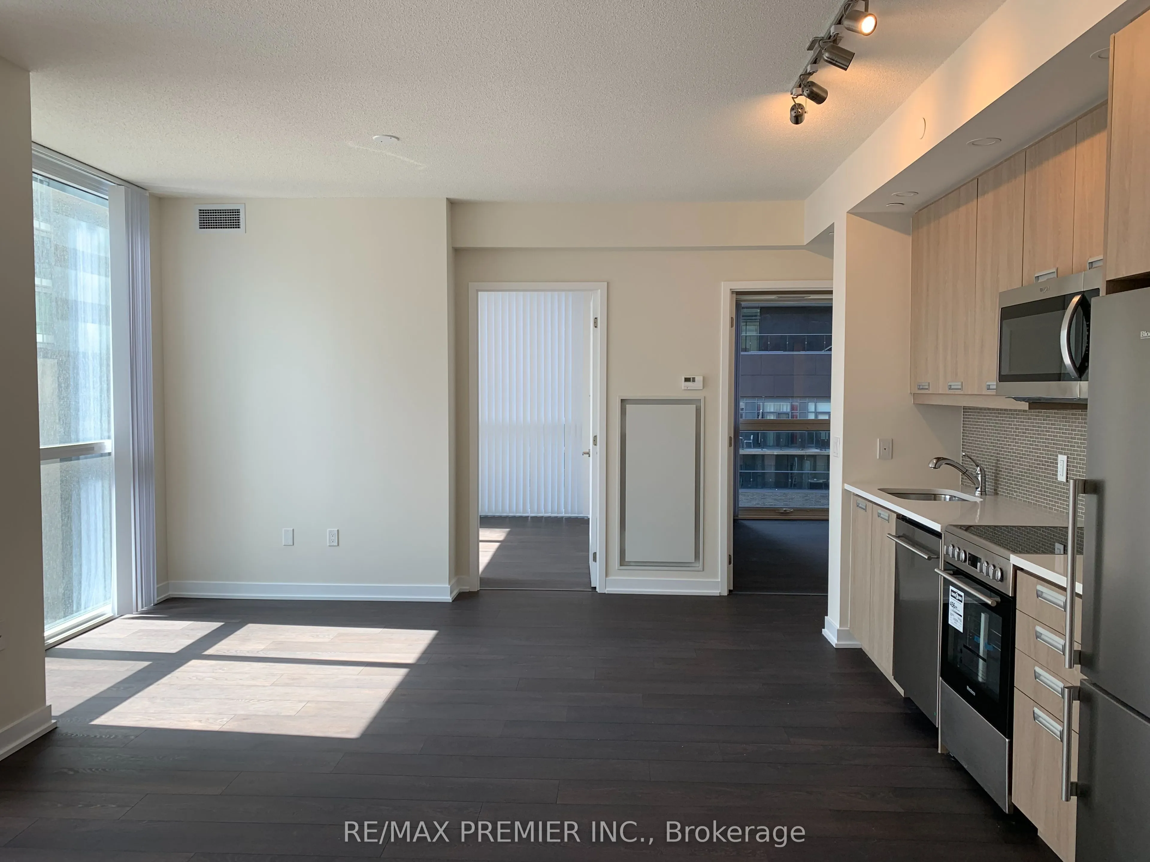 99 John Street, #903