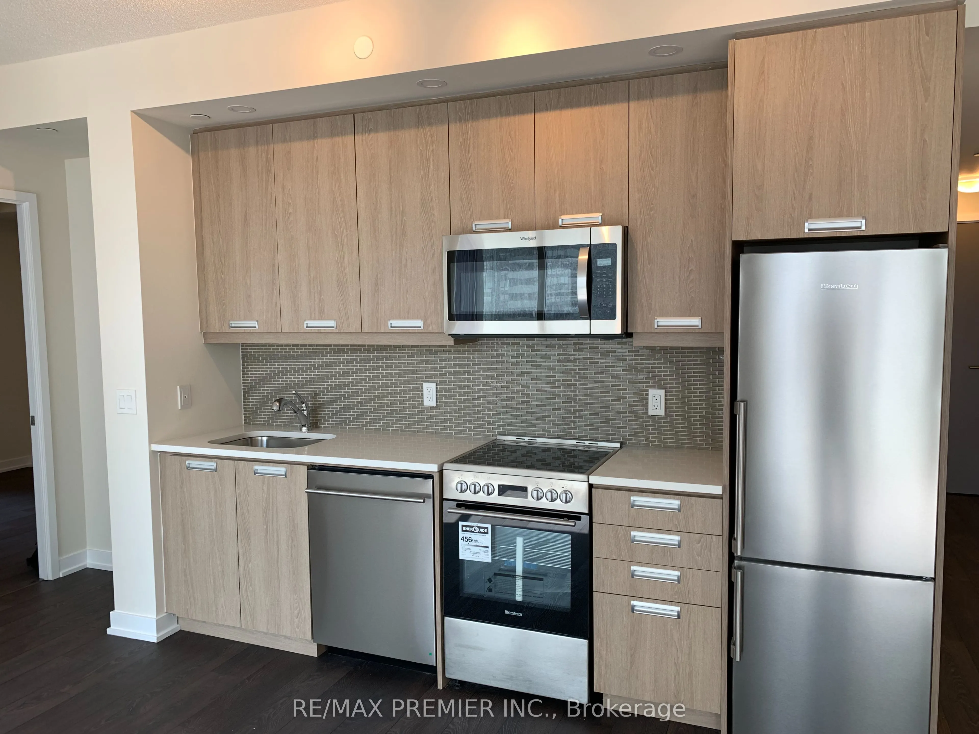 99 John Street, #903
