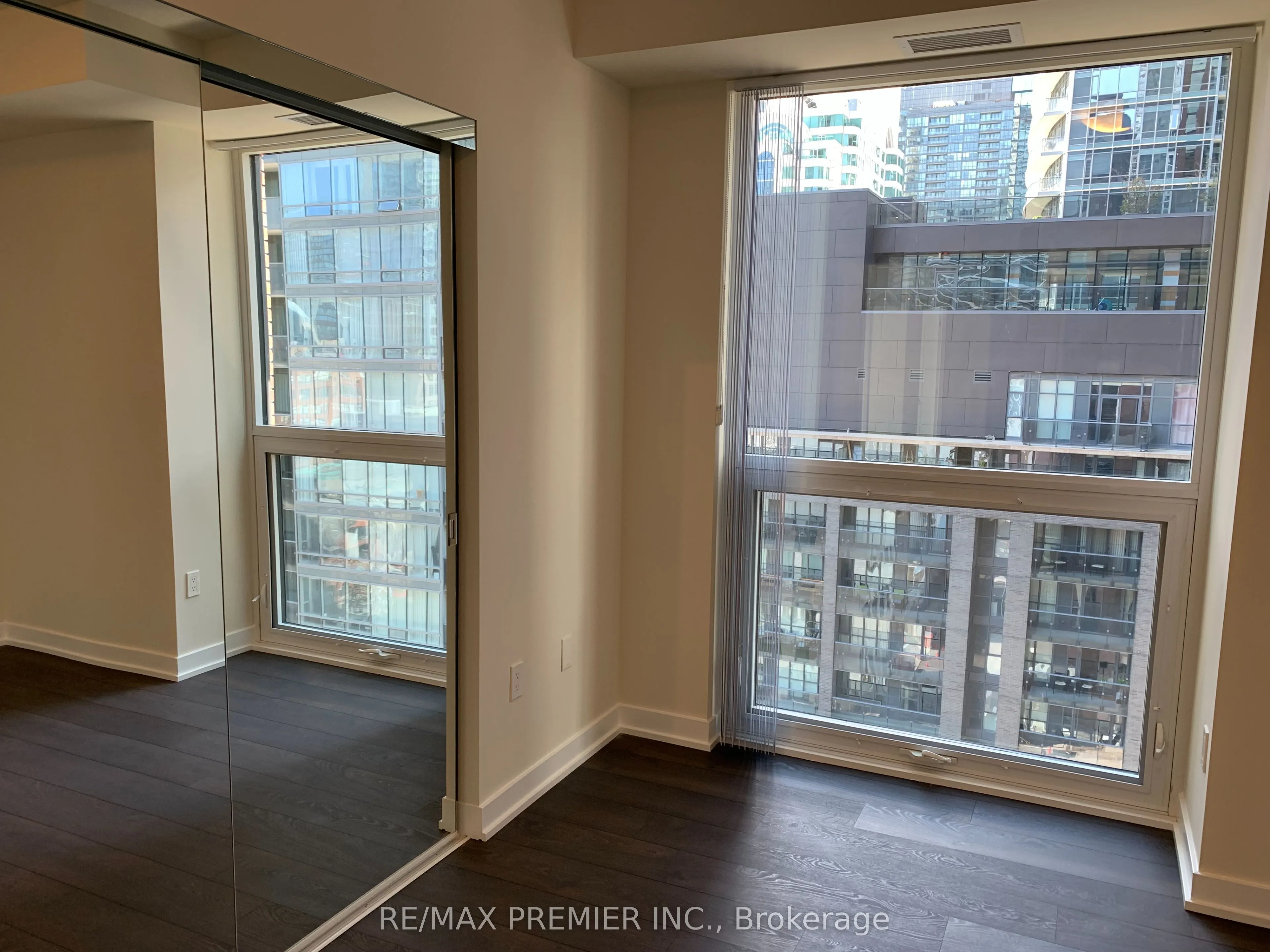 99 John Street, #903