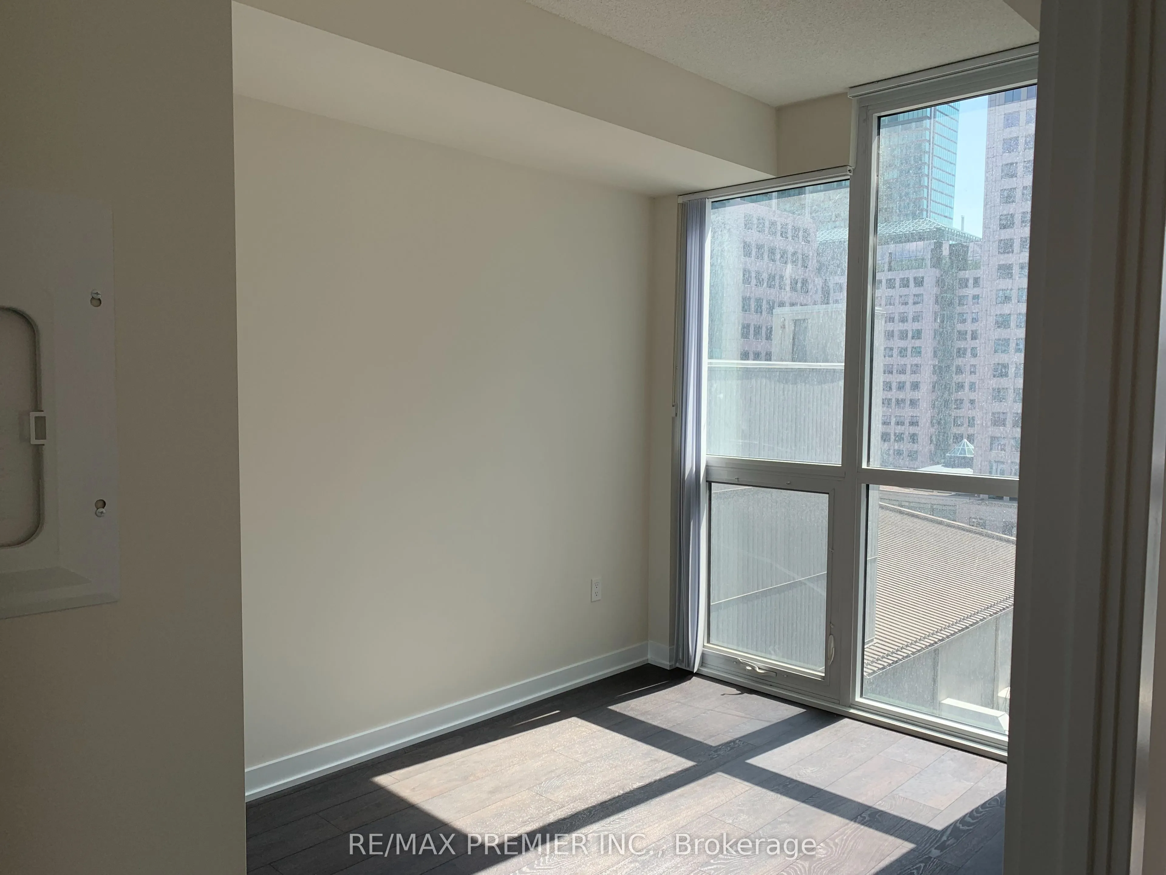 99 John Street, #903