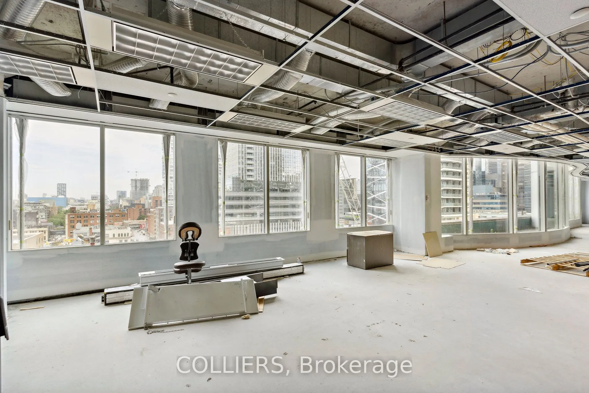 225 King Street W, #900