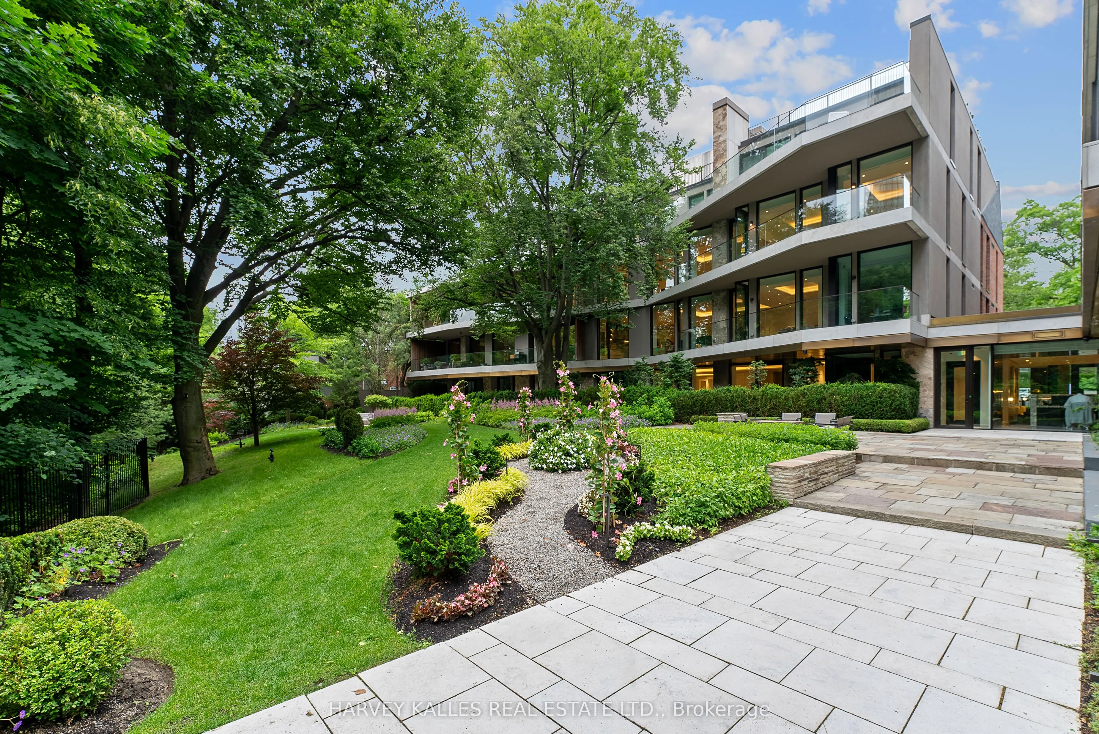 7 Dale Avenue, #304