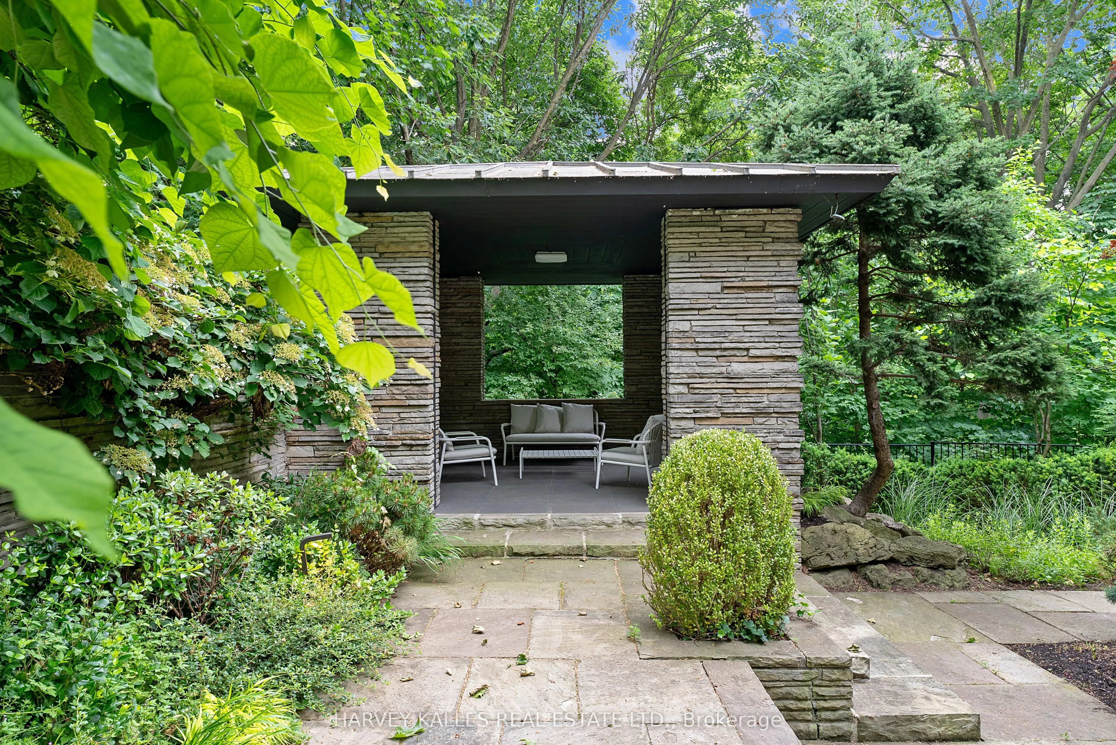 7 Dale Avenue, #304