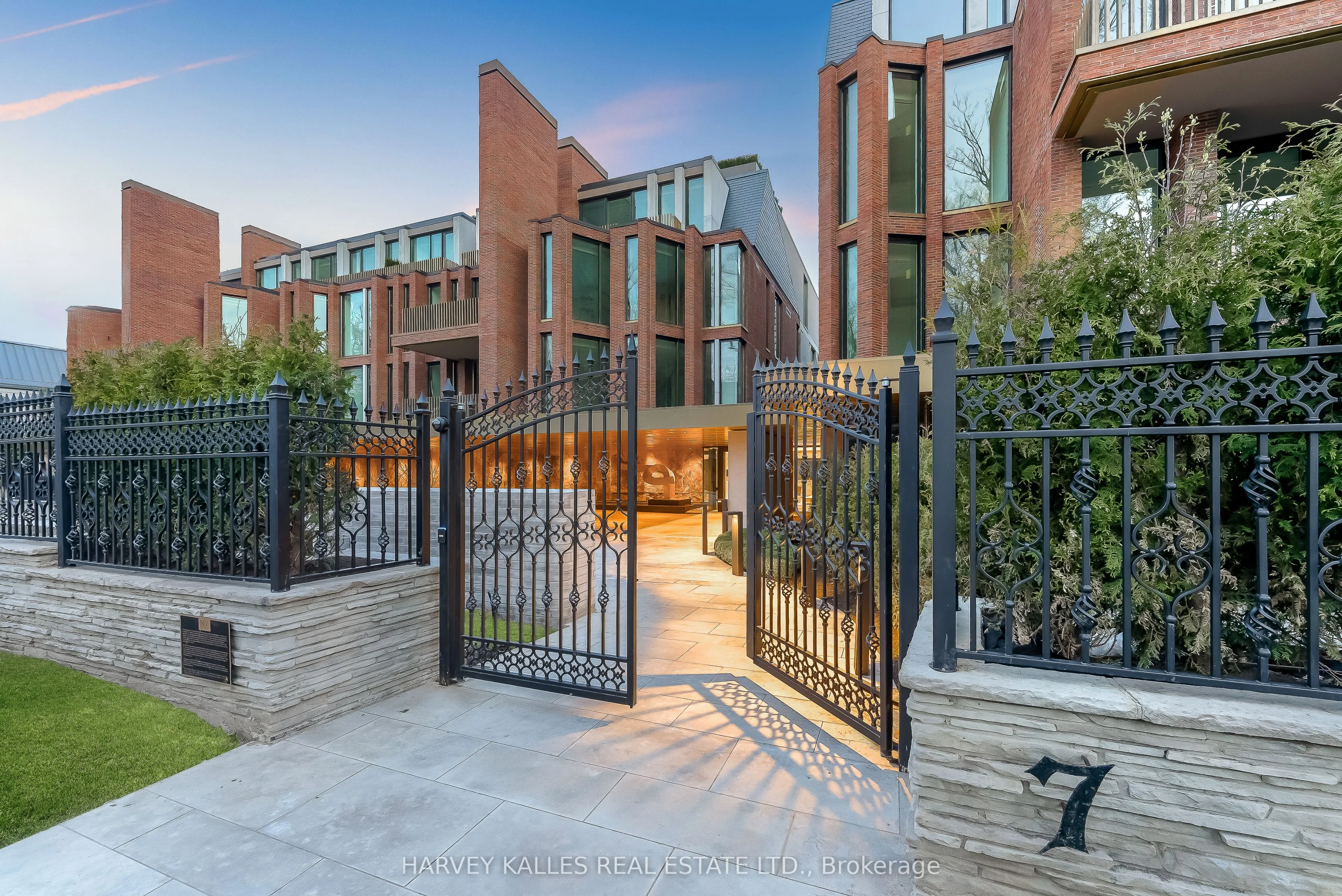 7 Dale Avenue, #304