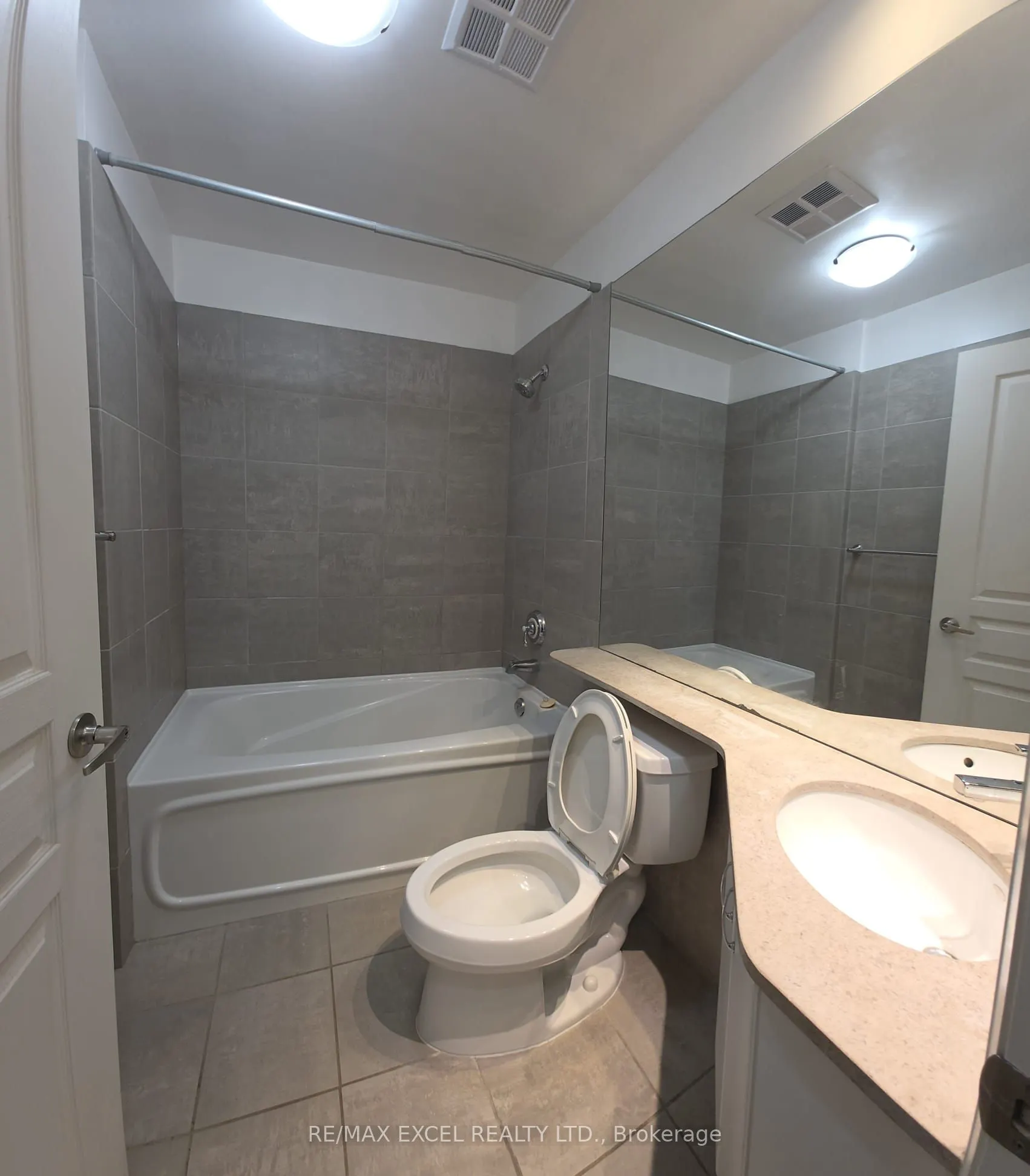 1121 Bay Street, #809