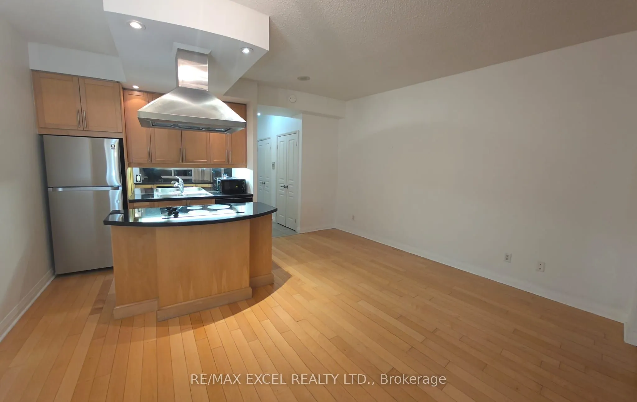 1121 Bay Street, #809