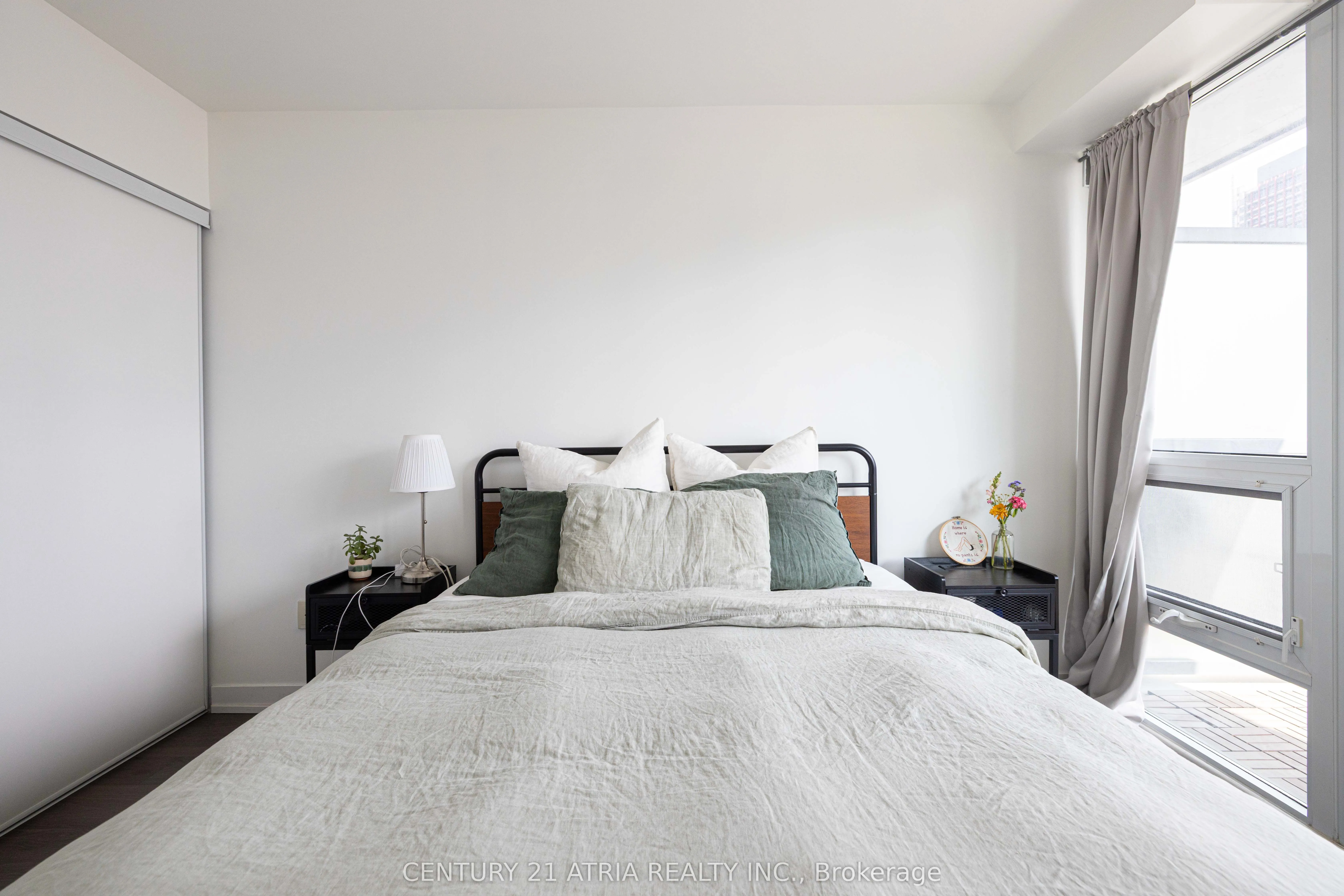 105 George Street, #1008