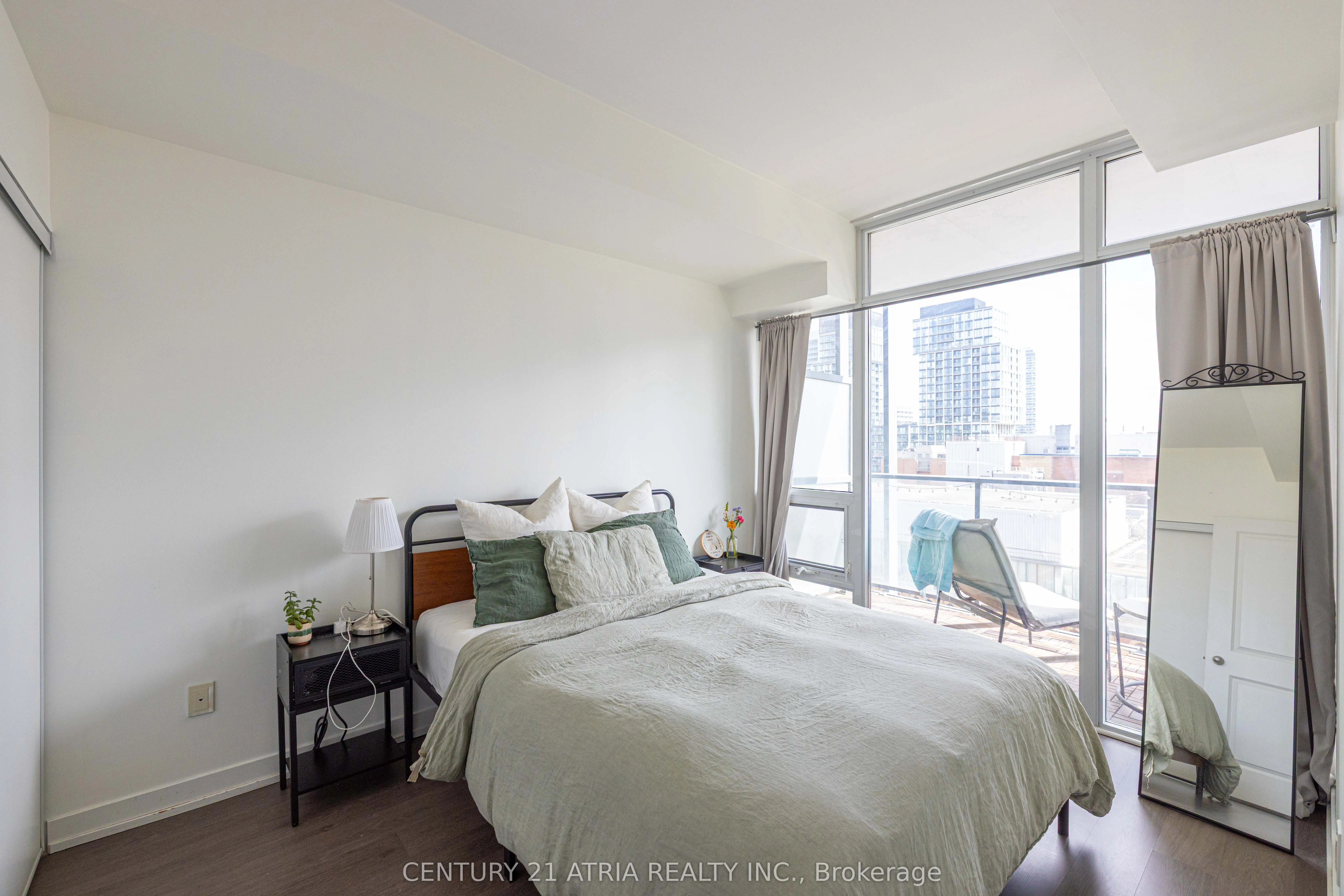 105 George Street, #1008