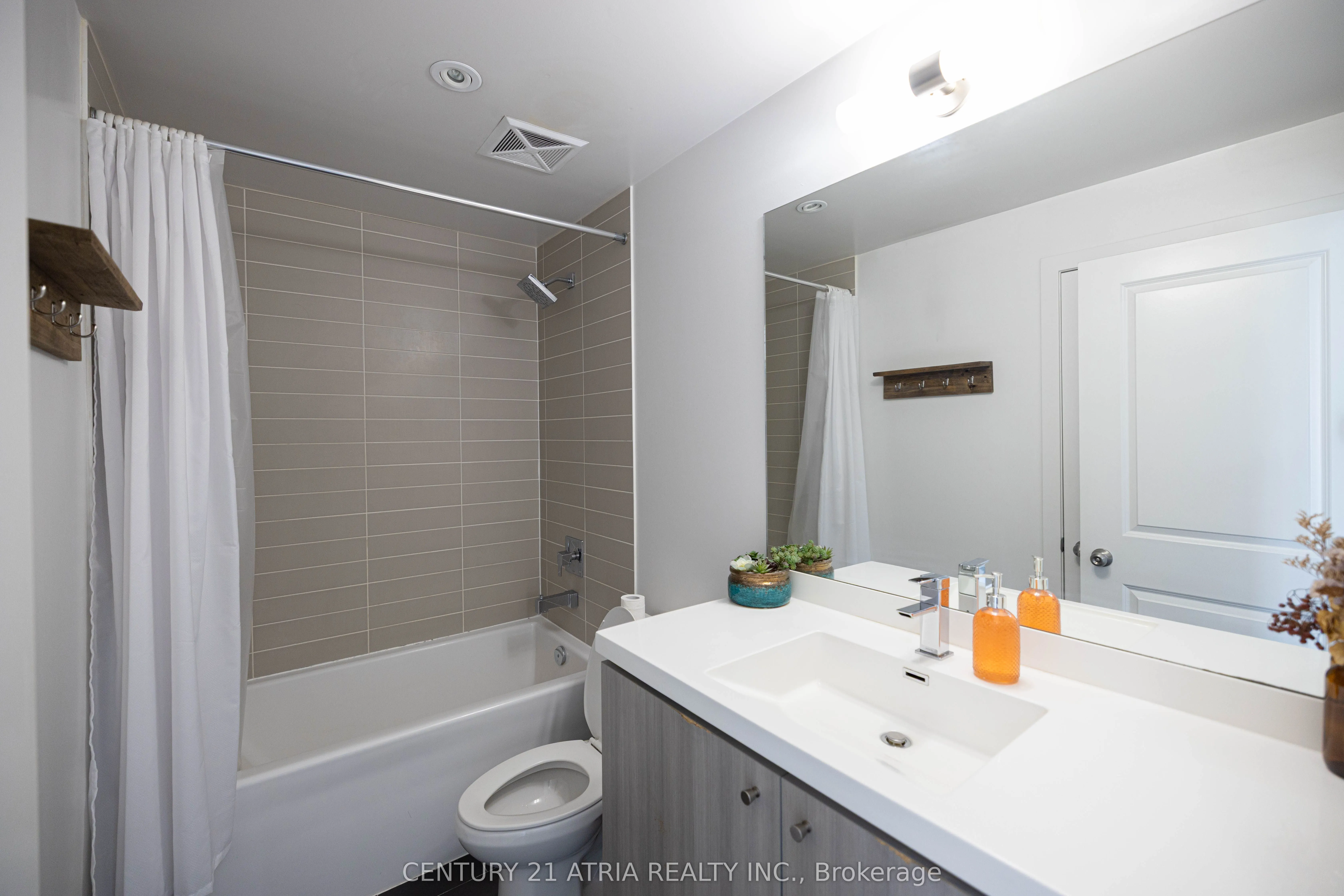 105 George Street, #1008