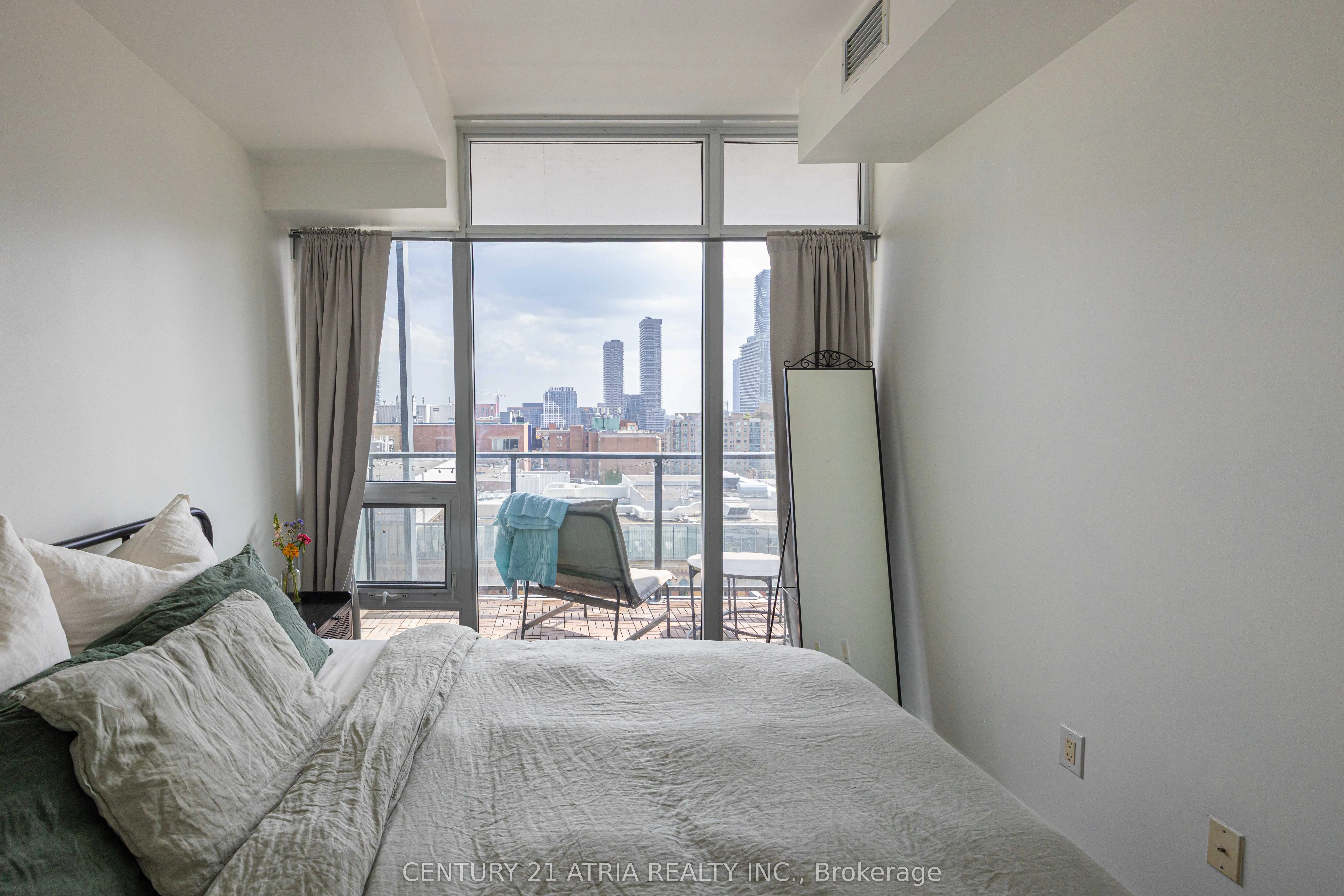 105 George Street, #1008