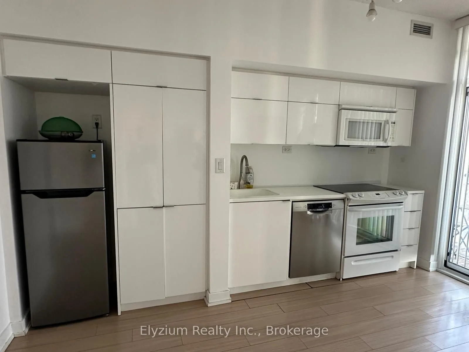 151 Dan Leckie Way, #2207