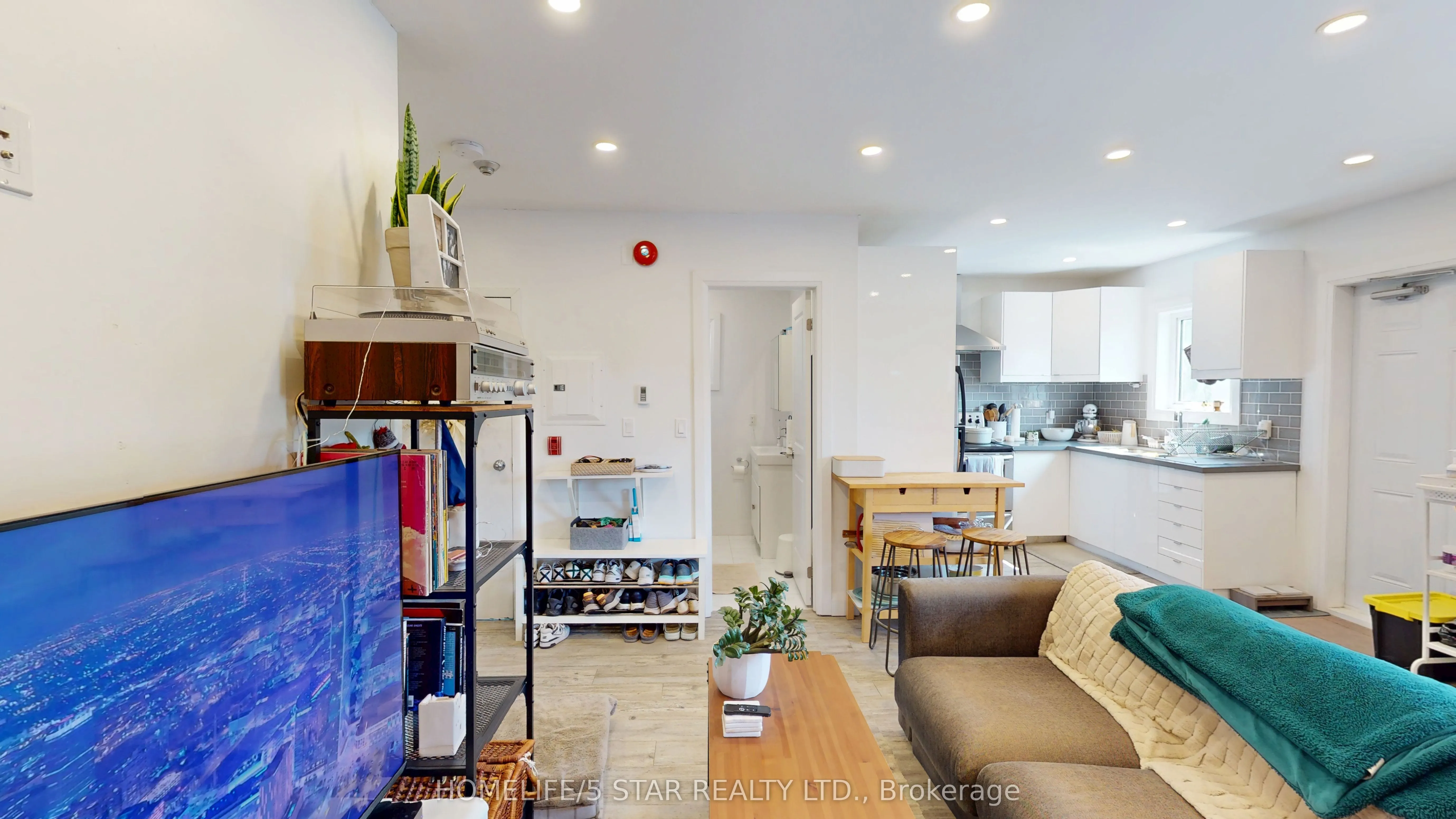 45 Dewson Street, #Apt 3