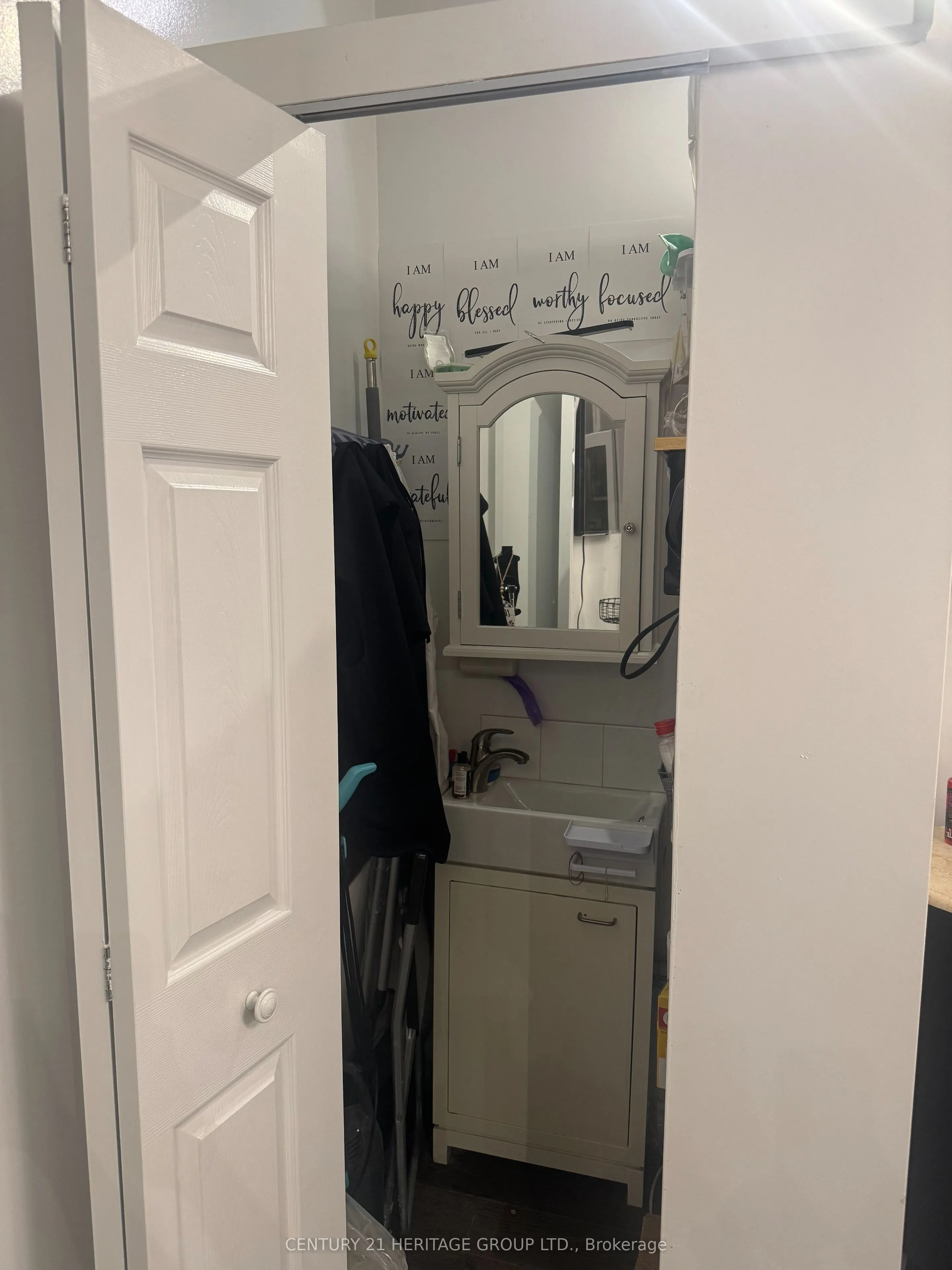 384 Yonge Street, #73