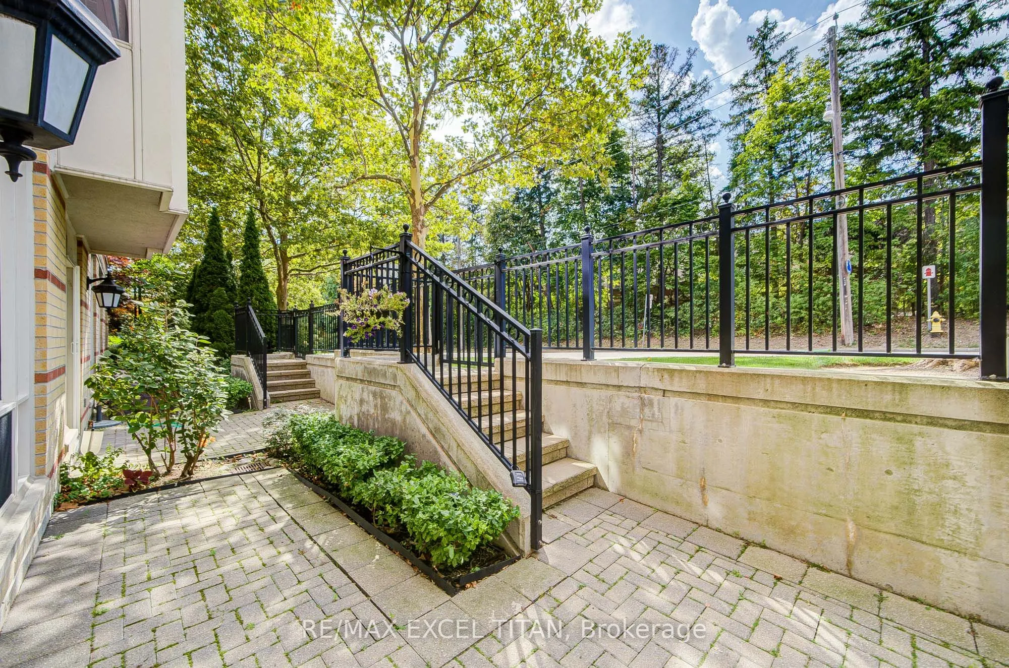 455 Rosewell Avenue, #110