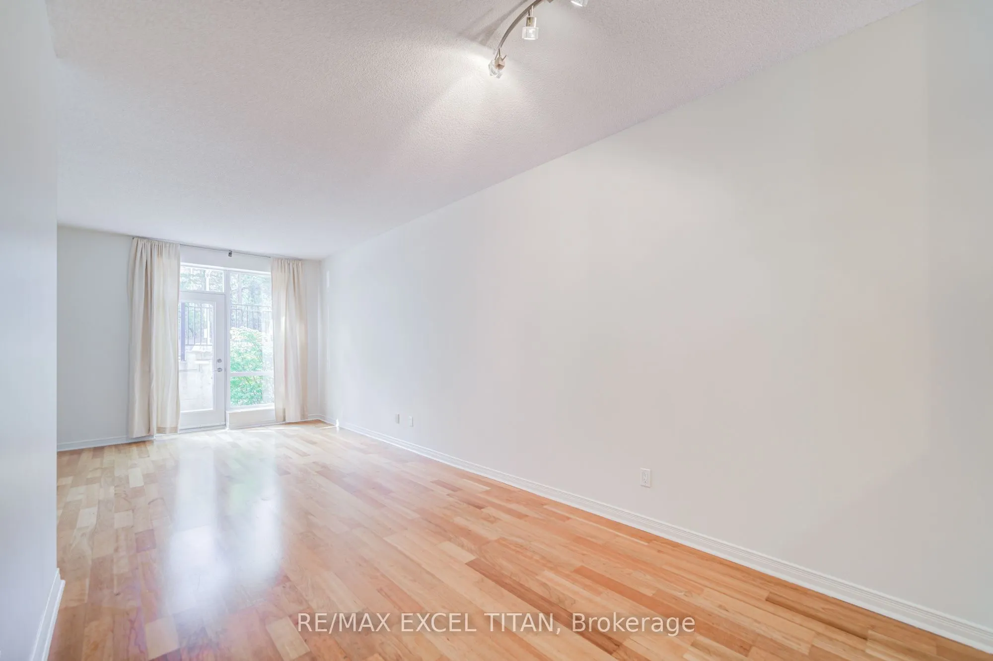 455 Rosewell Avenue, #110
