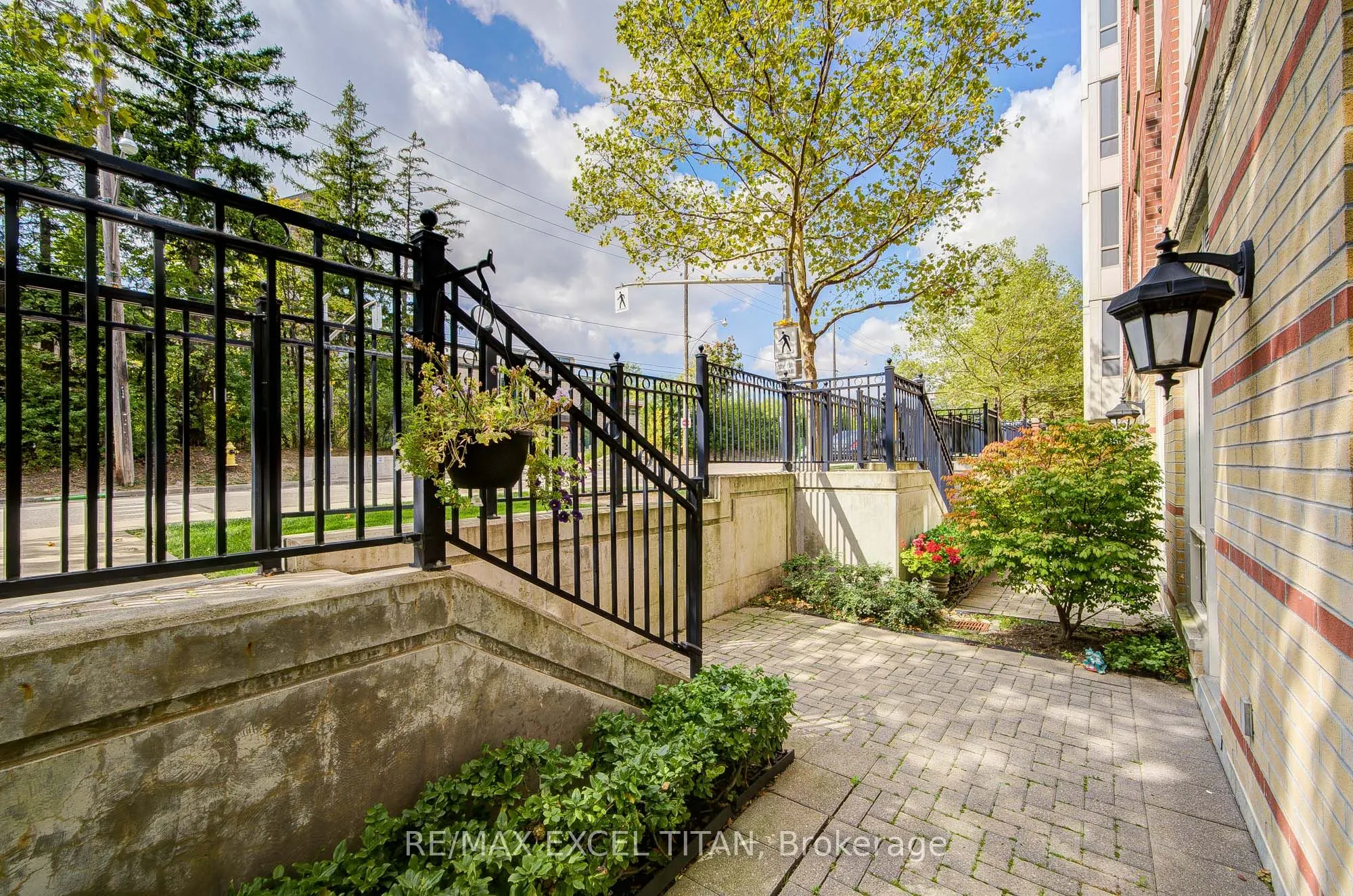 455 Rosewell Avenue, #110