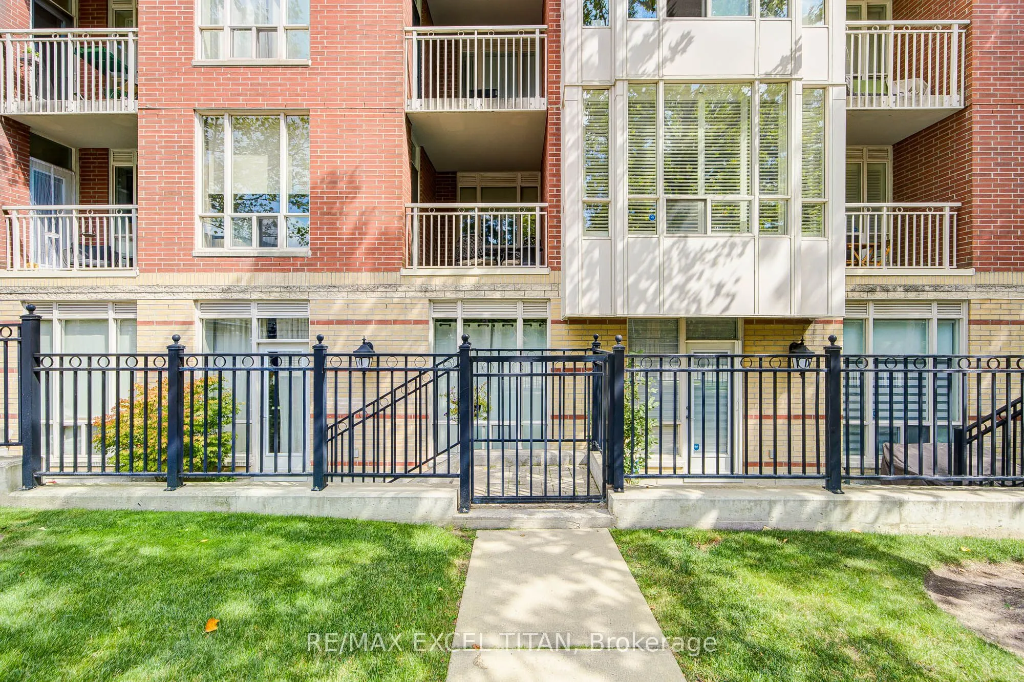 455 Rosewell Avenue, #110
