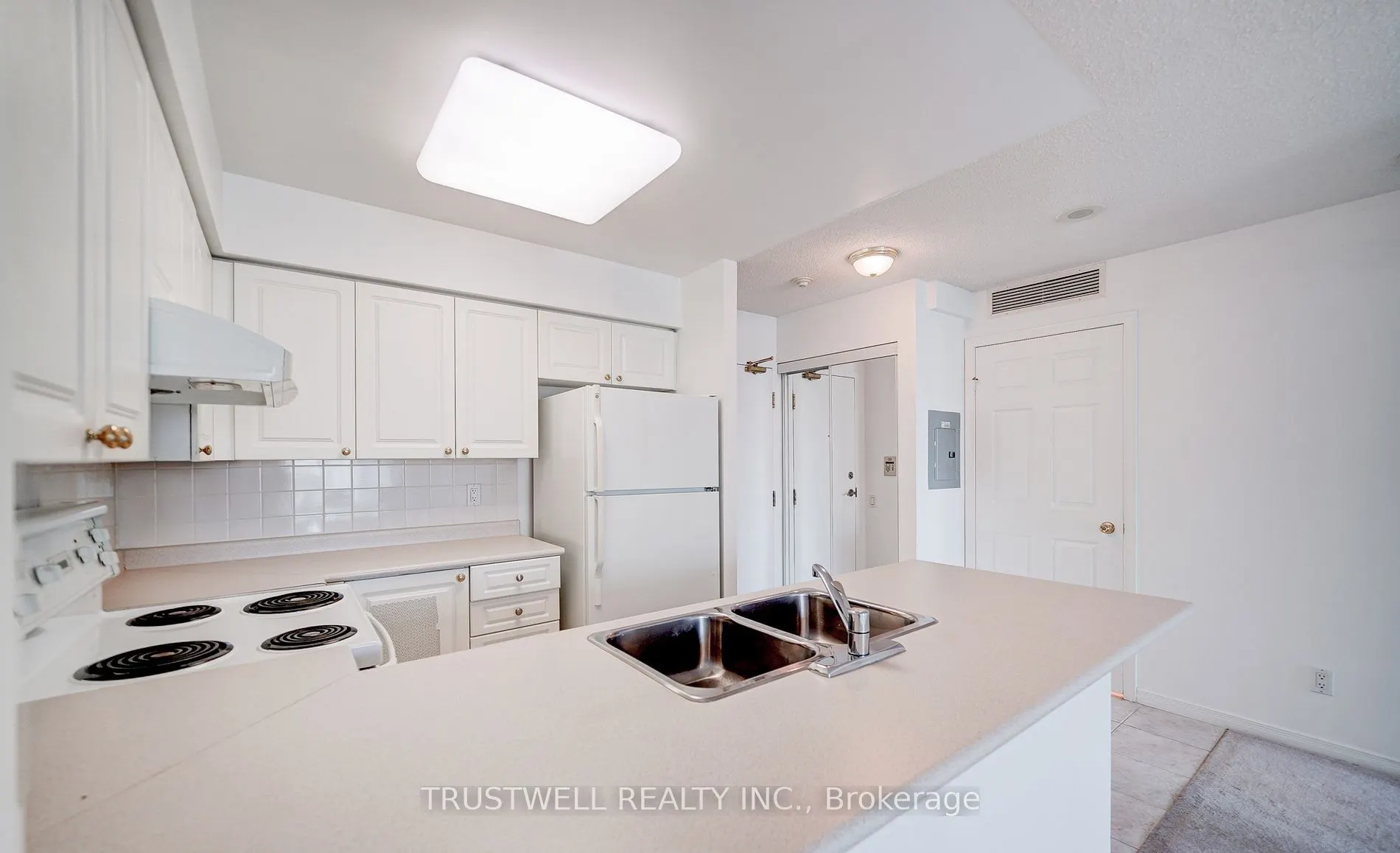 33 Empress Avenue, #812