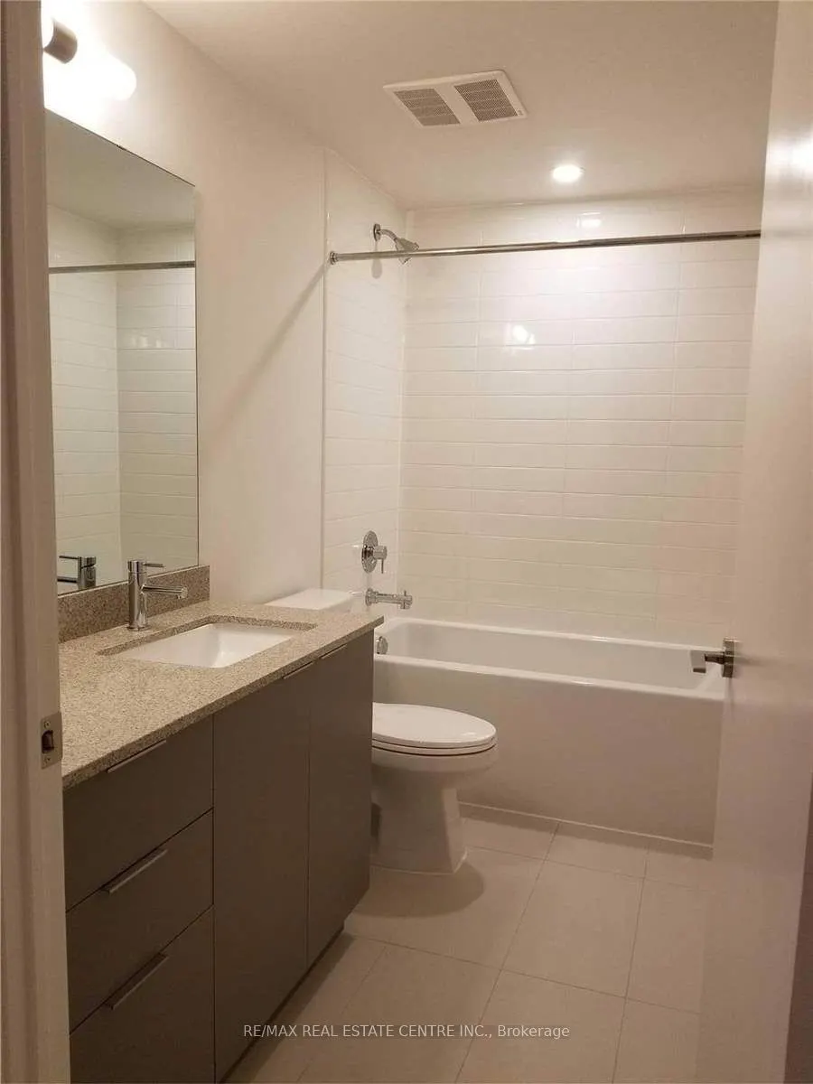 576 Front Street W, #522E