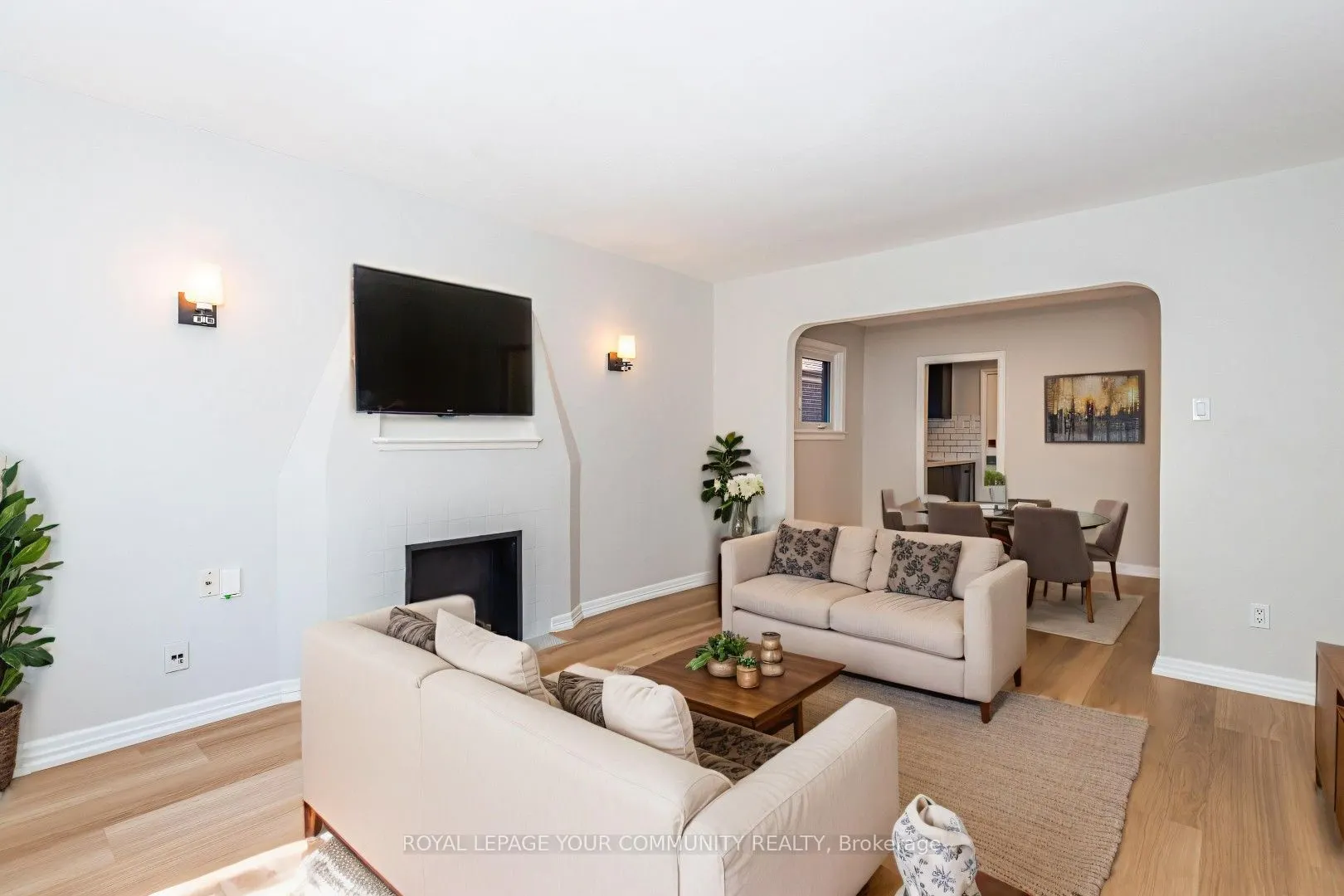 20 Strathgowan Avenue, #Upper