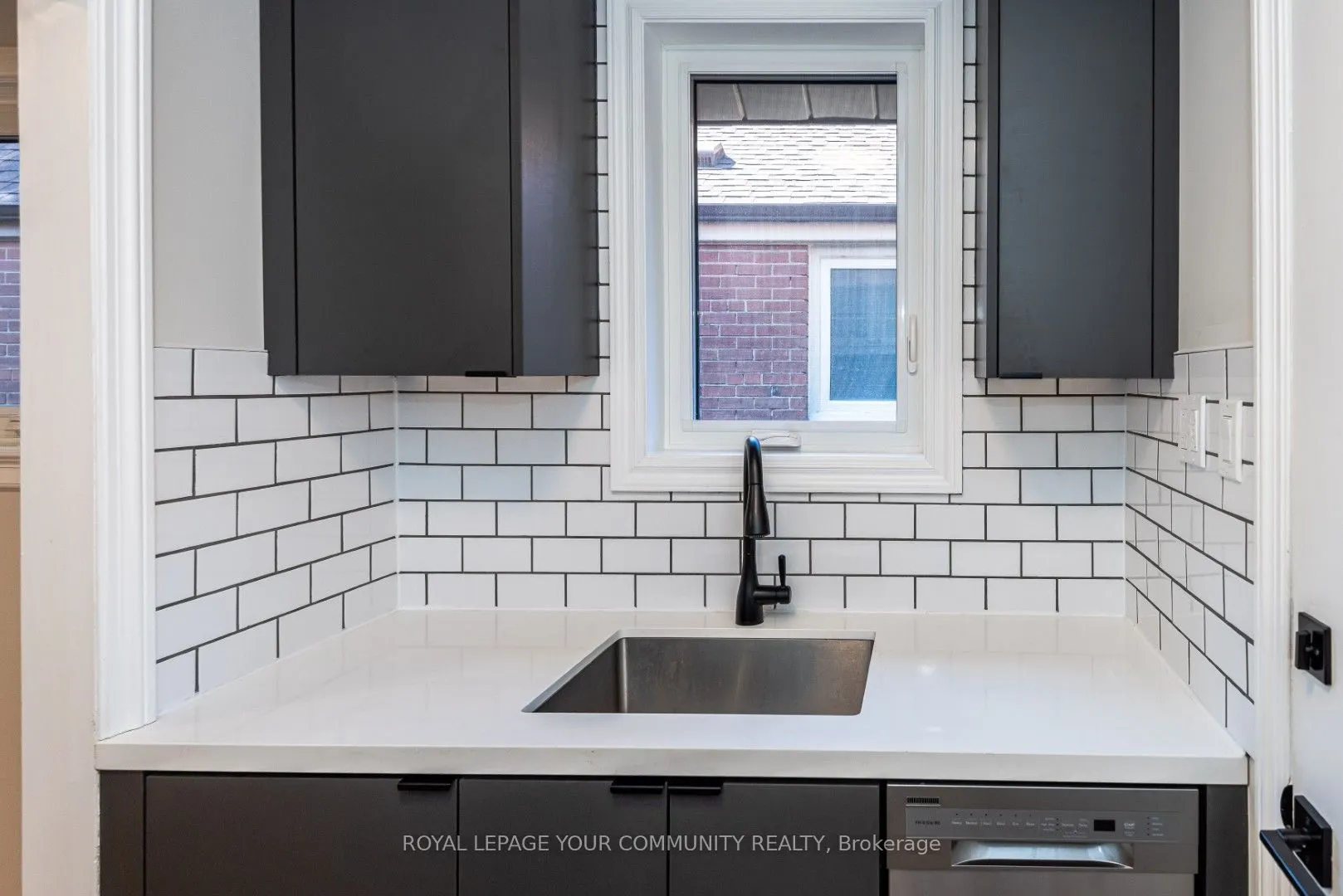20 Strathgowan Avenue, #Upper