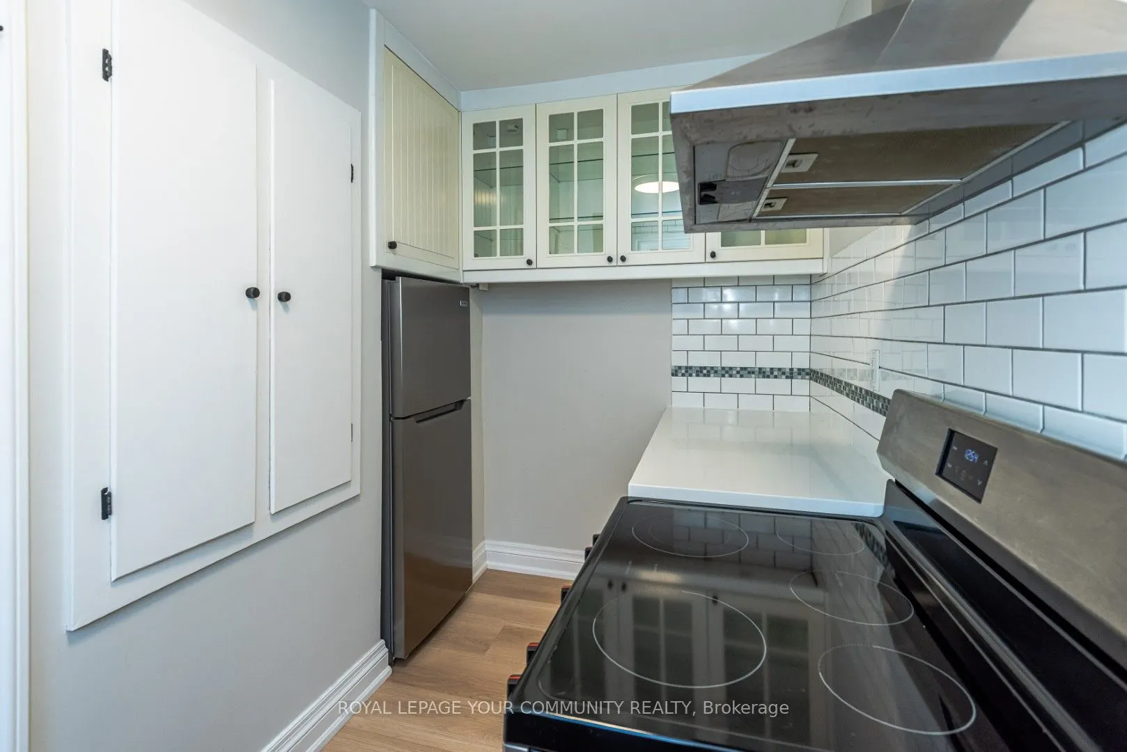 20 Strathgowan Avenue, #Upper