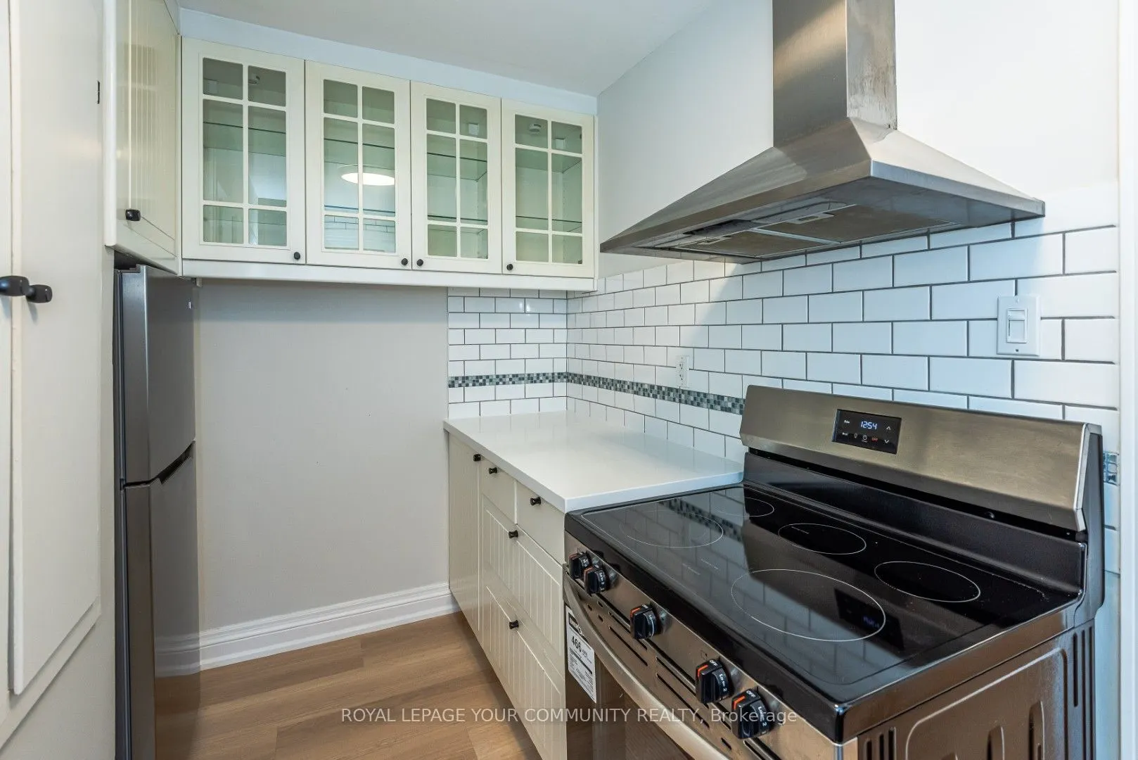 20 Strathgowan Avenue, #Upper