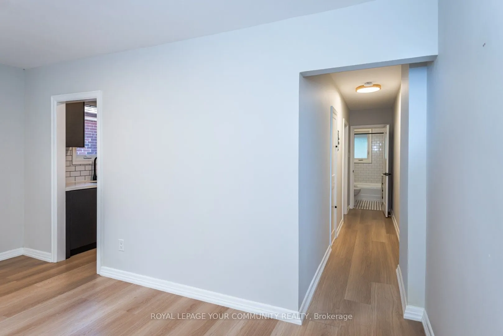20 Strathgowan Avenue, #Upper
