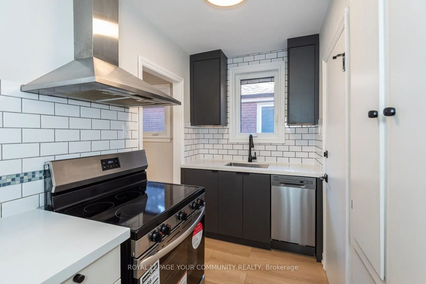20 Strathgowan Avenue, #Upper