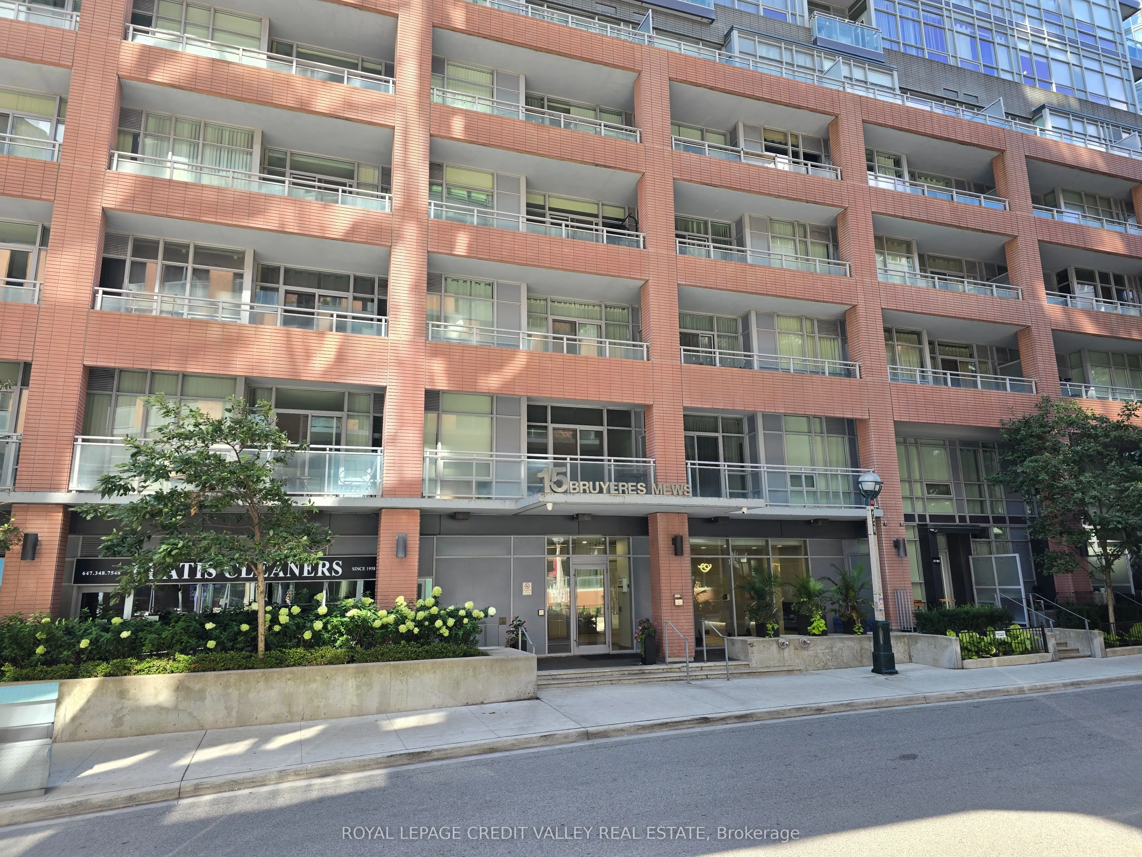 15 Bruyeres Mews, #614