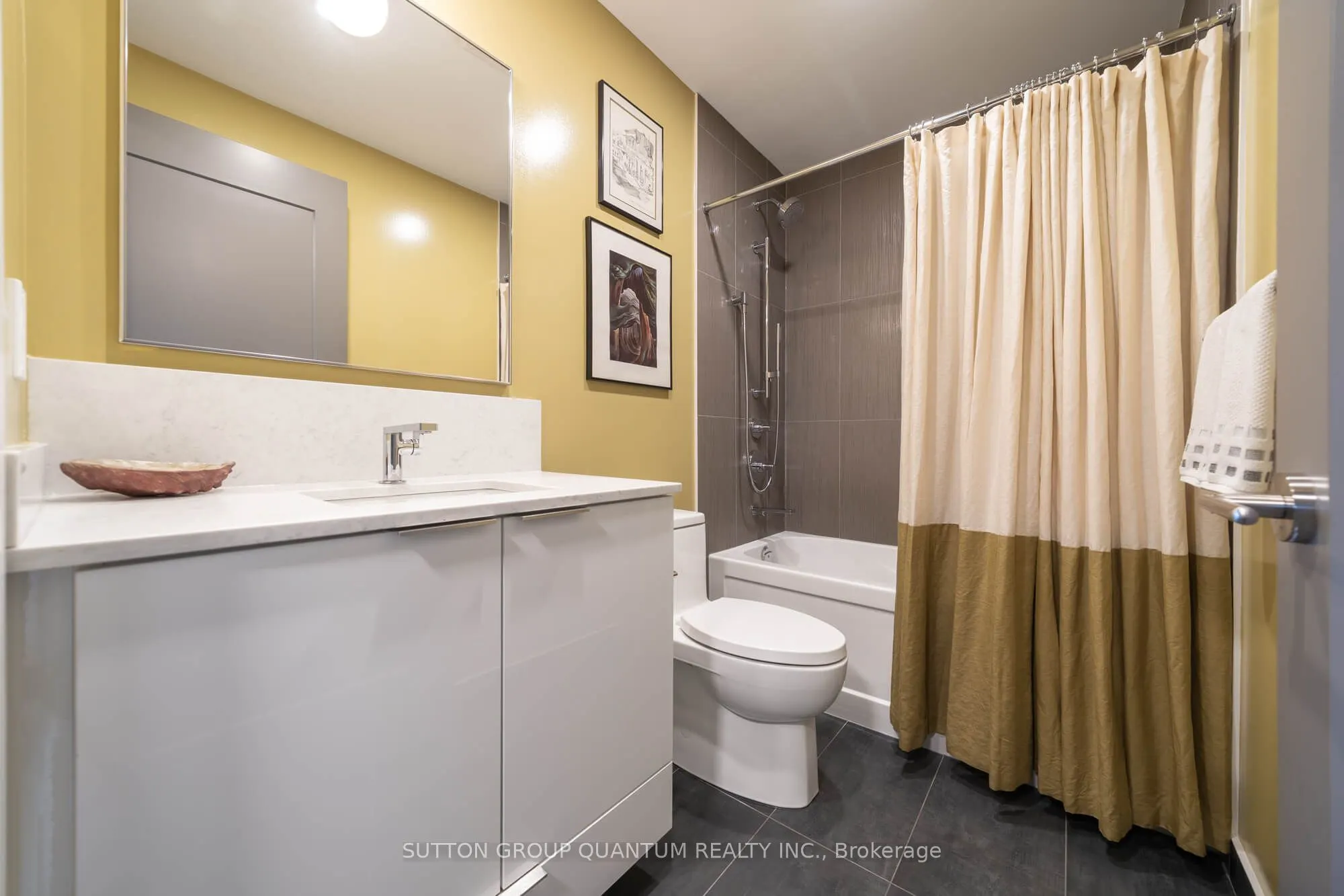 28 Freeland Street, #3704
