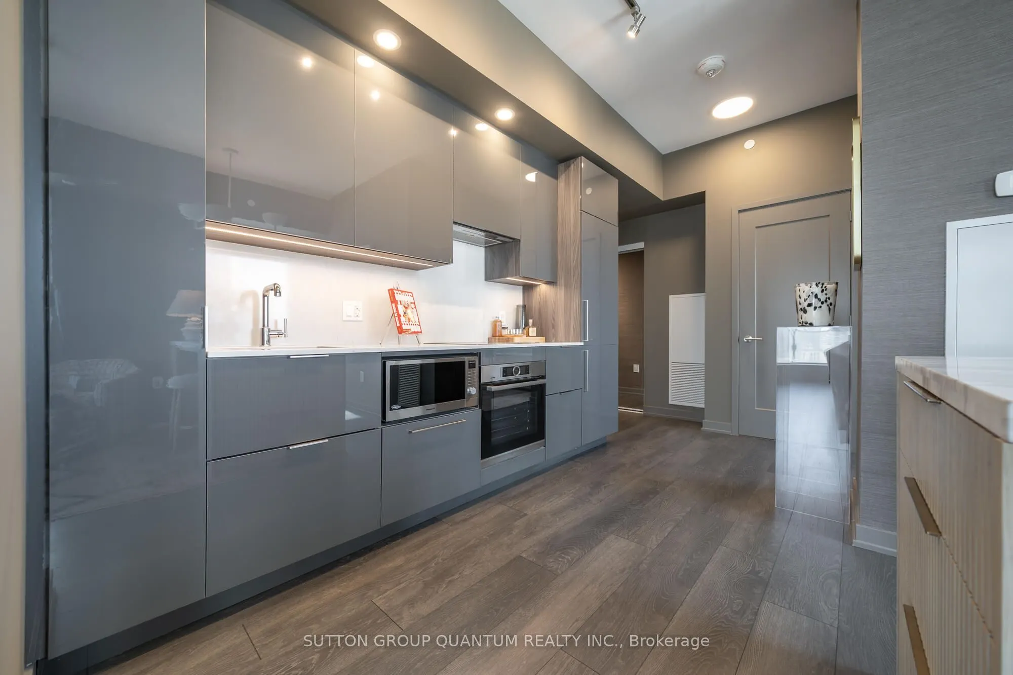 28 Freeland Street, #3704