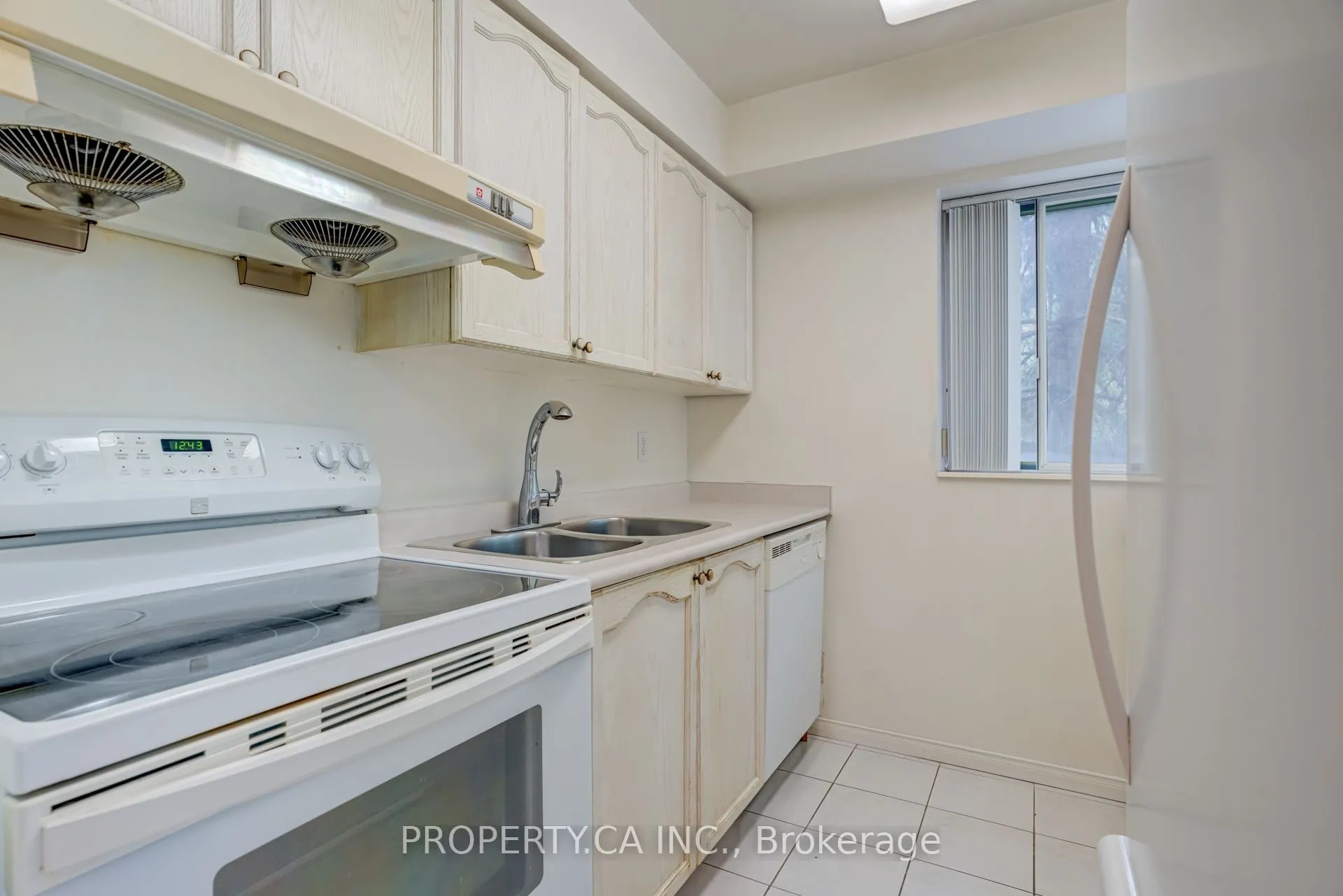 29 Pemberton Avenue, #206