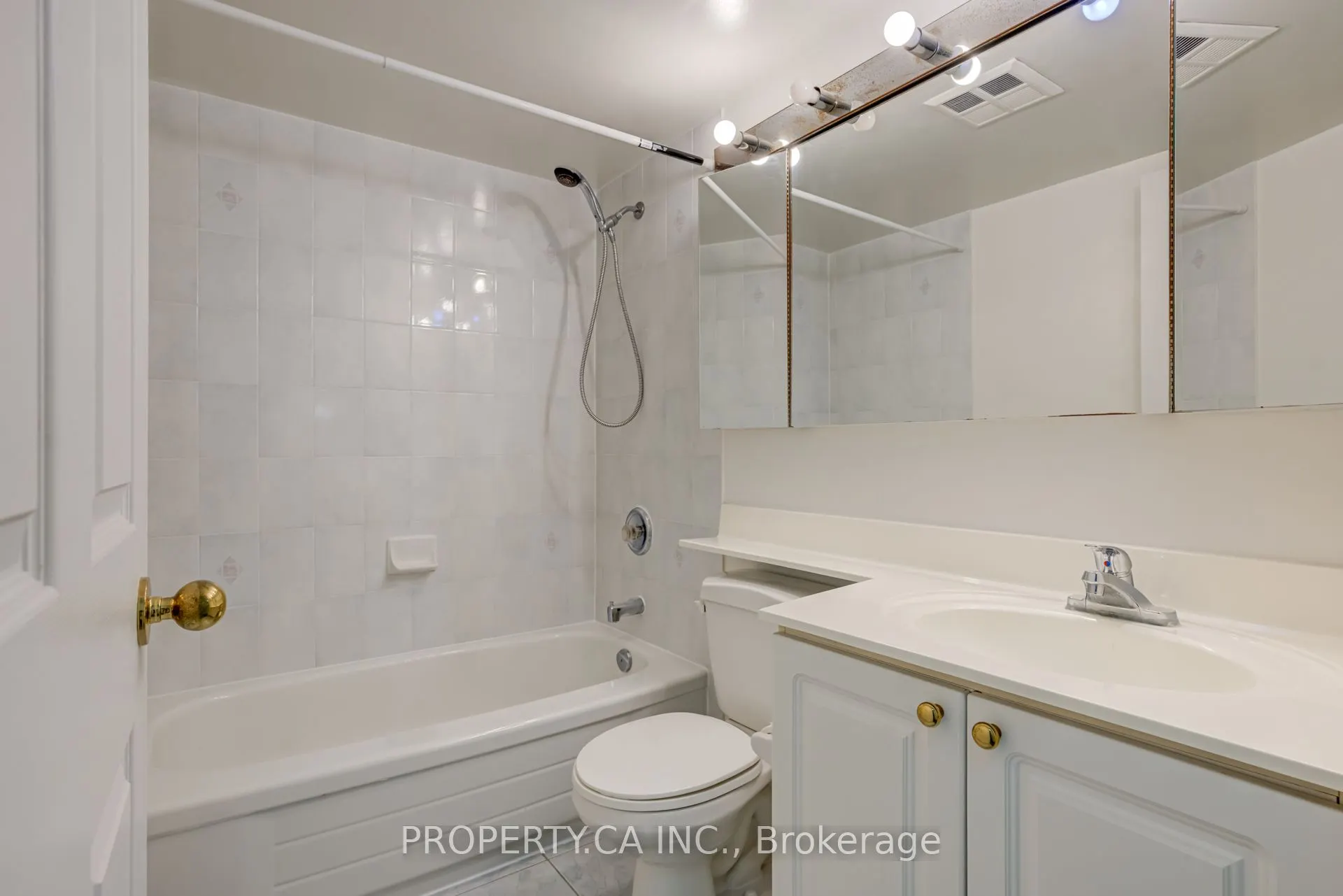 29 Pemberton Avenue, #206