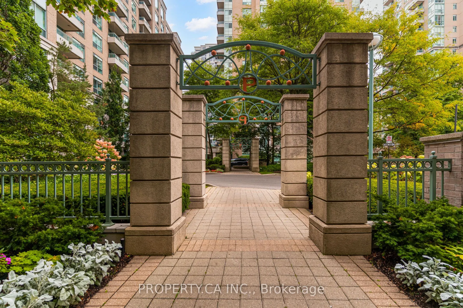 29 Pemberton Avenue, #206