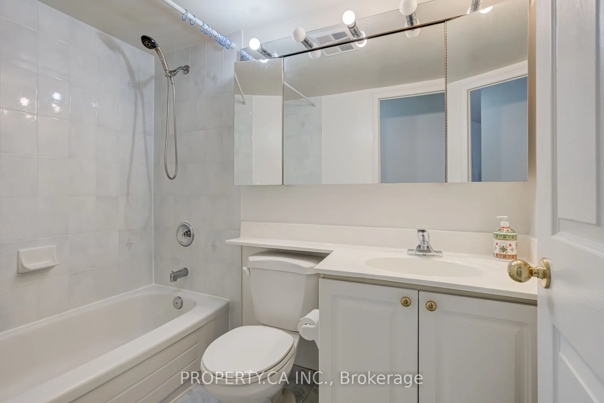 29 Pemberton Avenue, #206