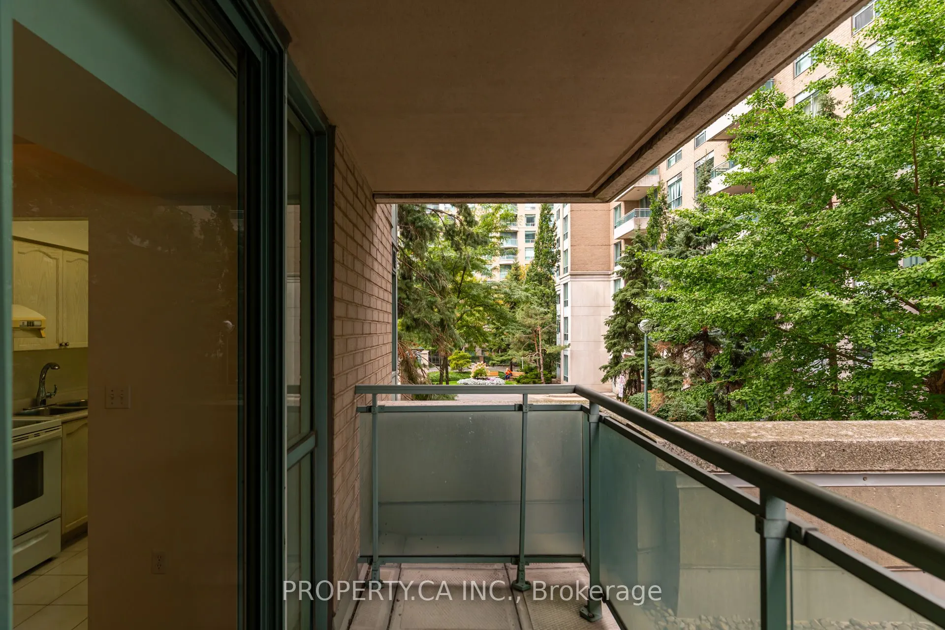29 Pemberton Avenue, #206