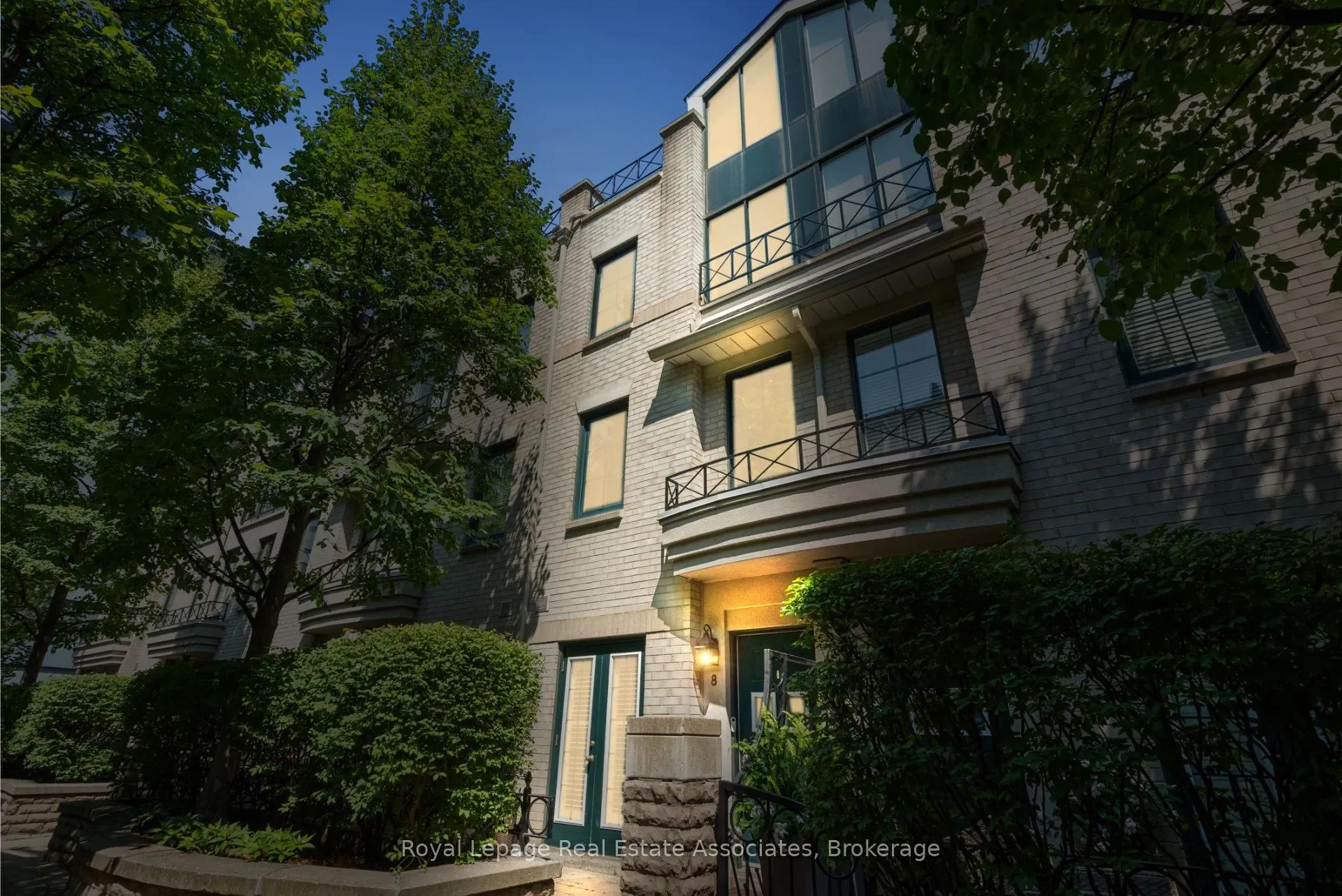 1 Baxter Street, #8
