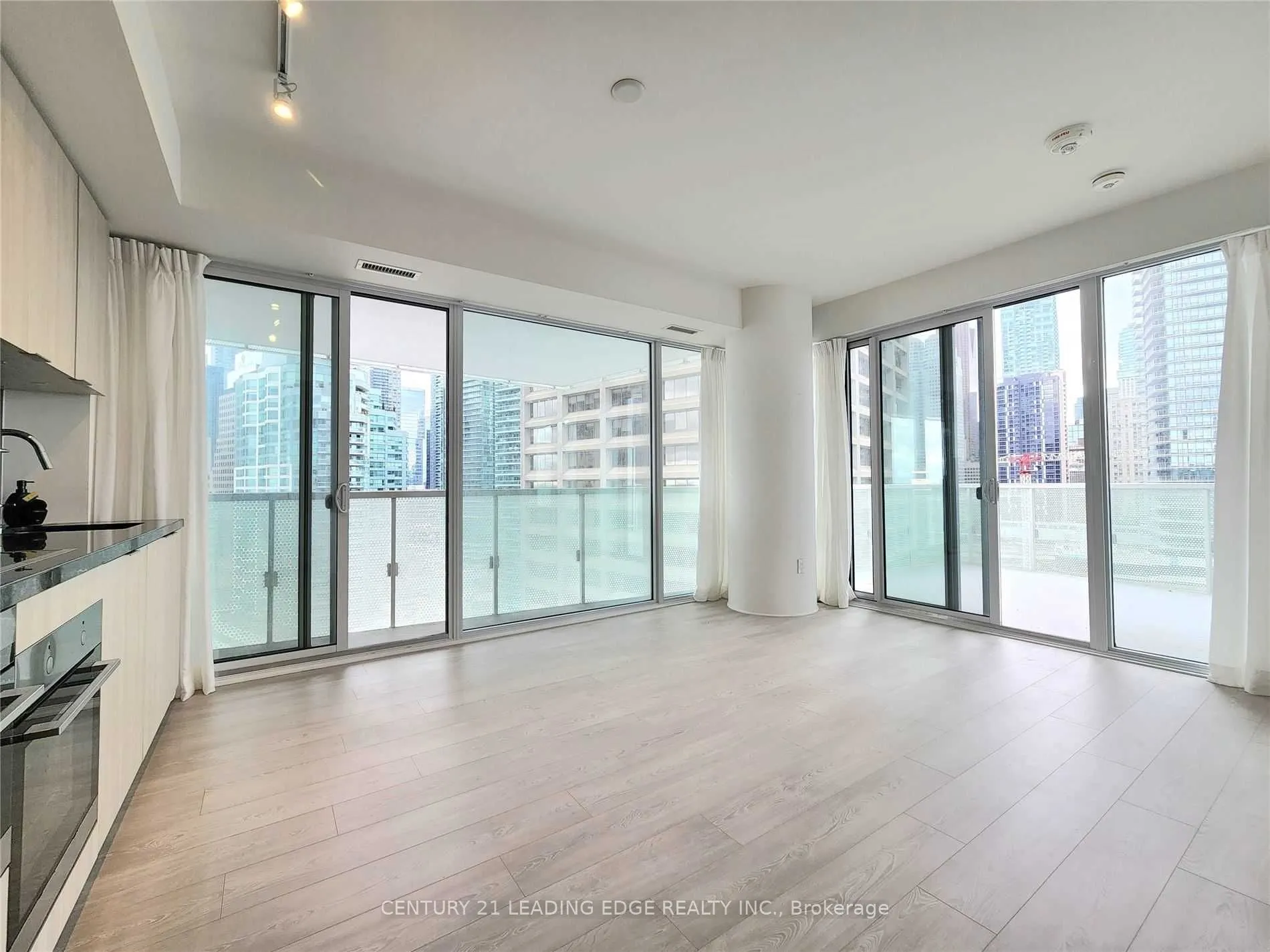 15 Queens Quay E, #1407