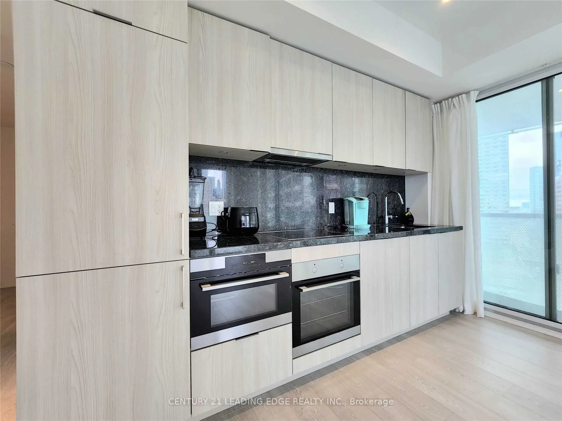 15 Queens Quay E, #1407